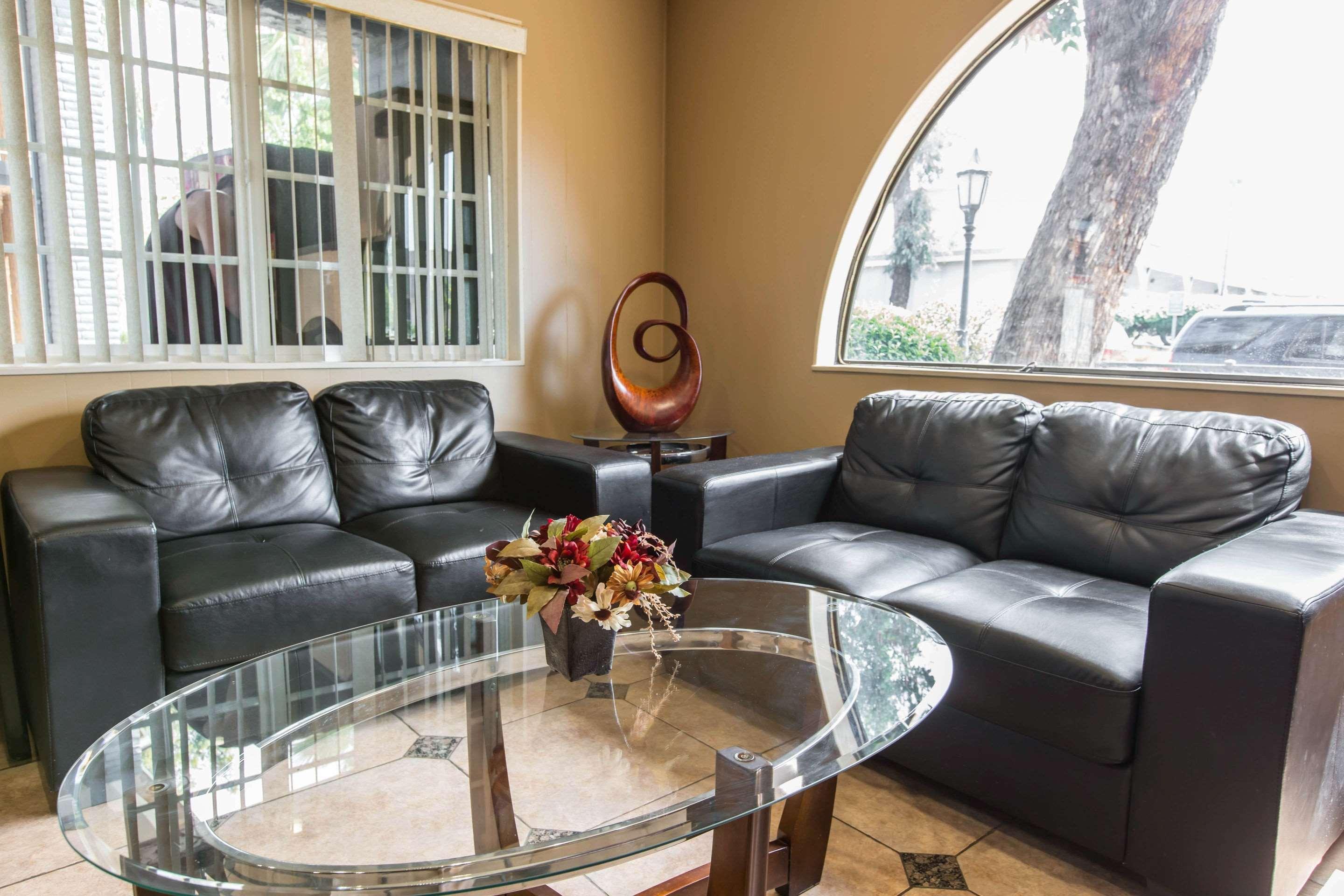 Vista Lobby Rodeway Inn Escondido Downtown