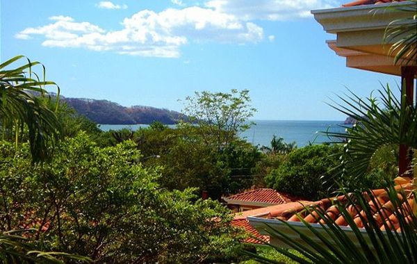 Luxury Villa Only Steps Away from the Beach! - Hoteles mejor calificados en Playa Hermosa, Guanacaste