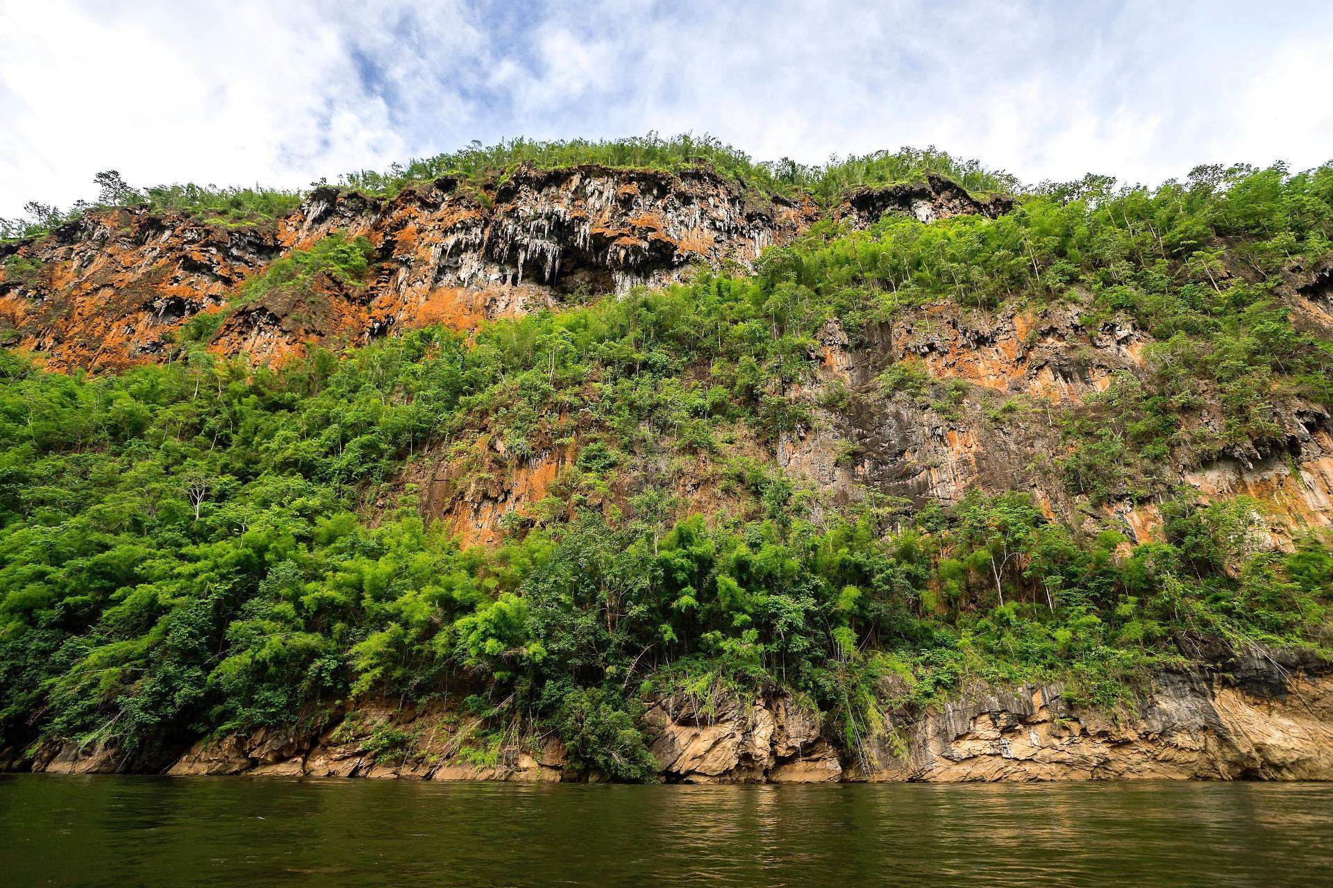 Vista Exterior The Float House River Kwai