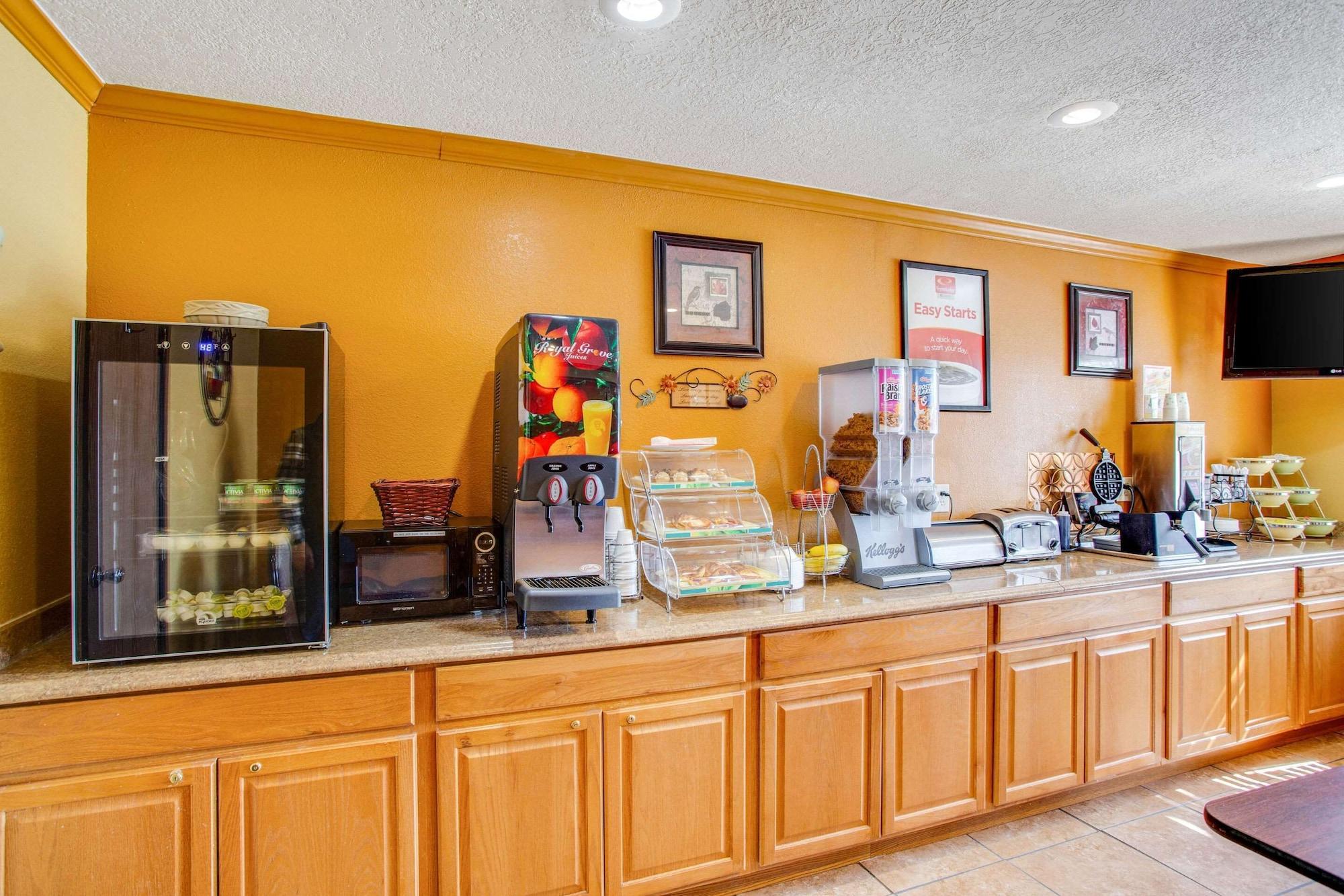 Restaurant Econo Lodge Inn & Suites Albuquerque East I-40 Eubank Exit