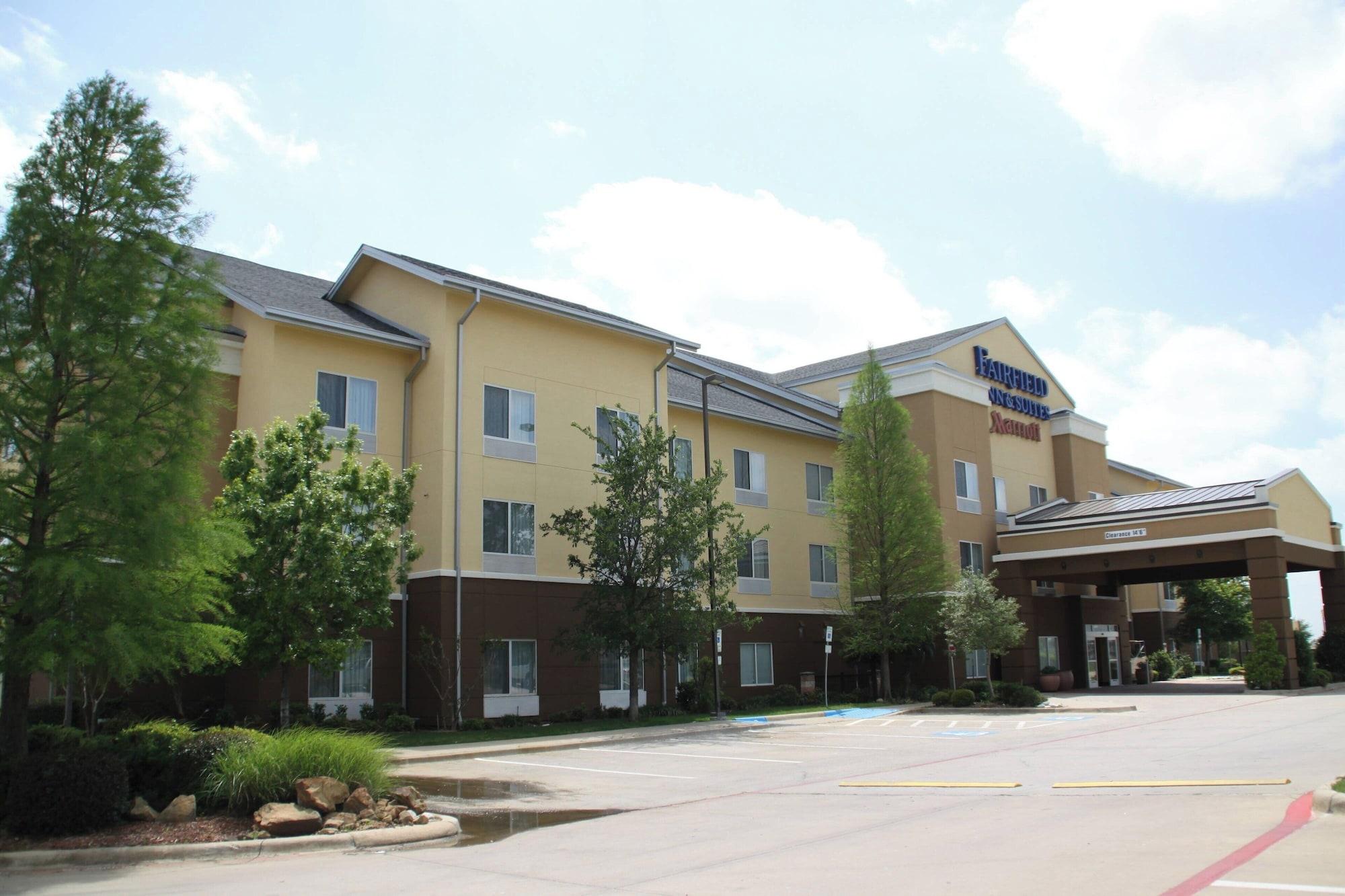 Vista Exterior Fairfield Inn and Suites by Marriott Denton