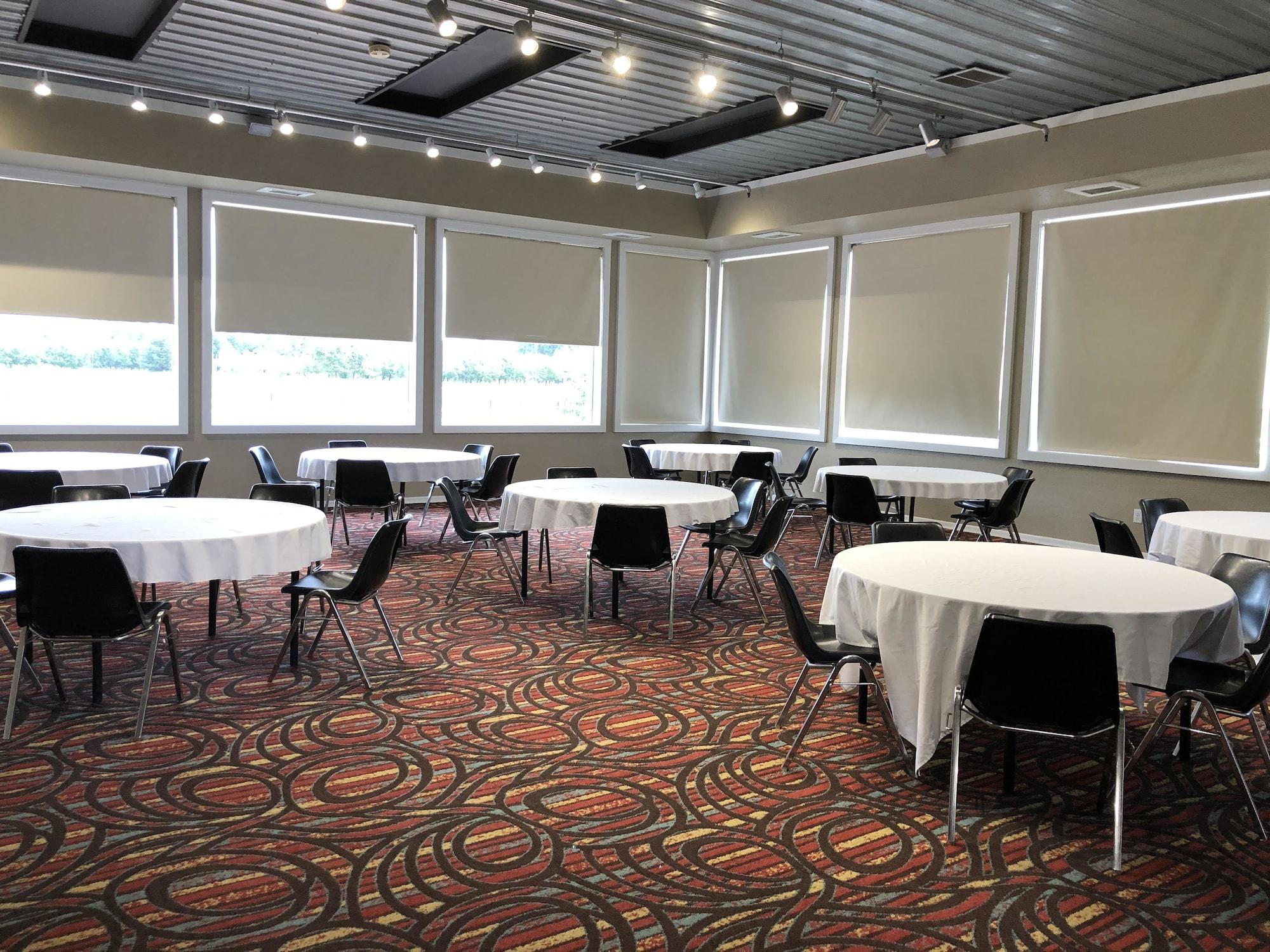 Sala de Reuniones HomeTown Inn & Suites