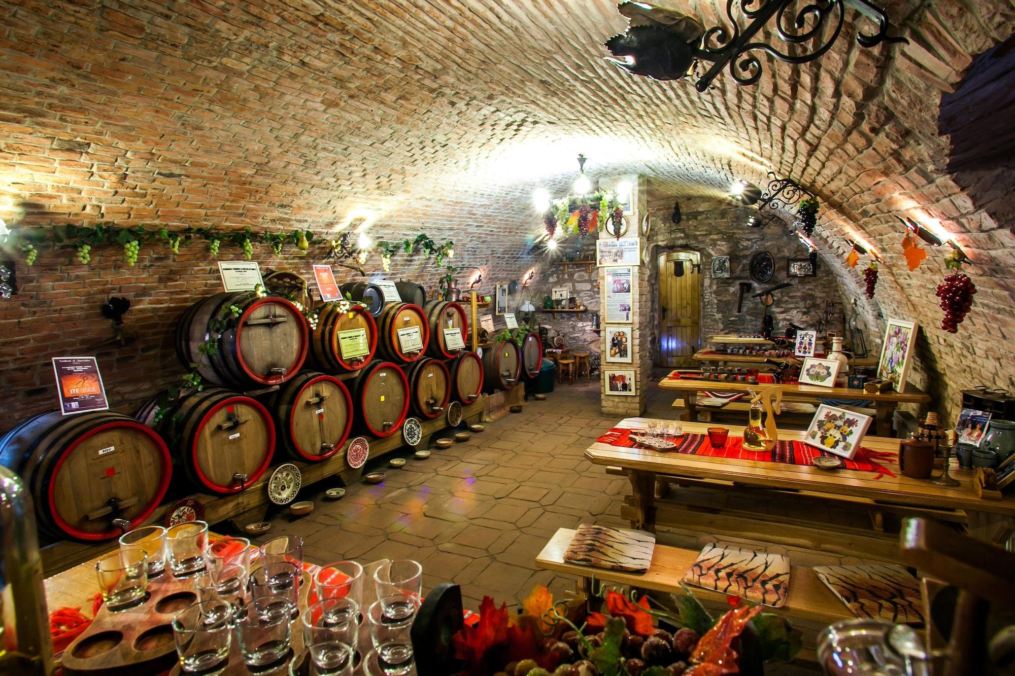 Bar/Salón La Teo Pensiune si Pivnita