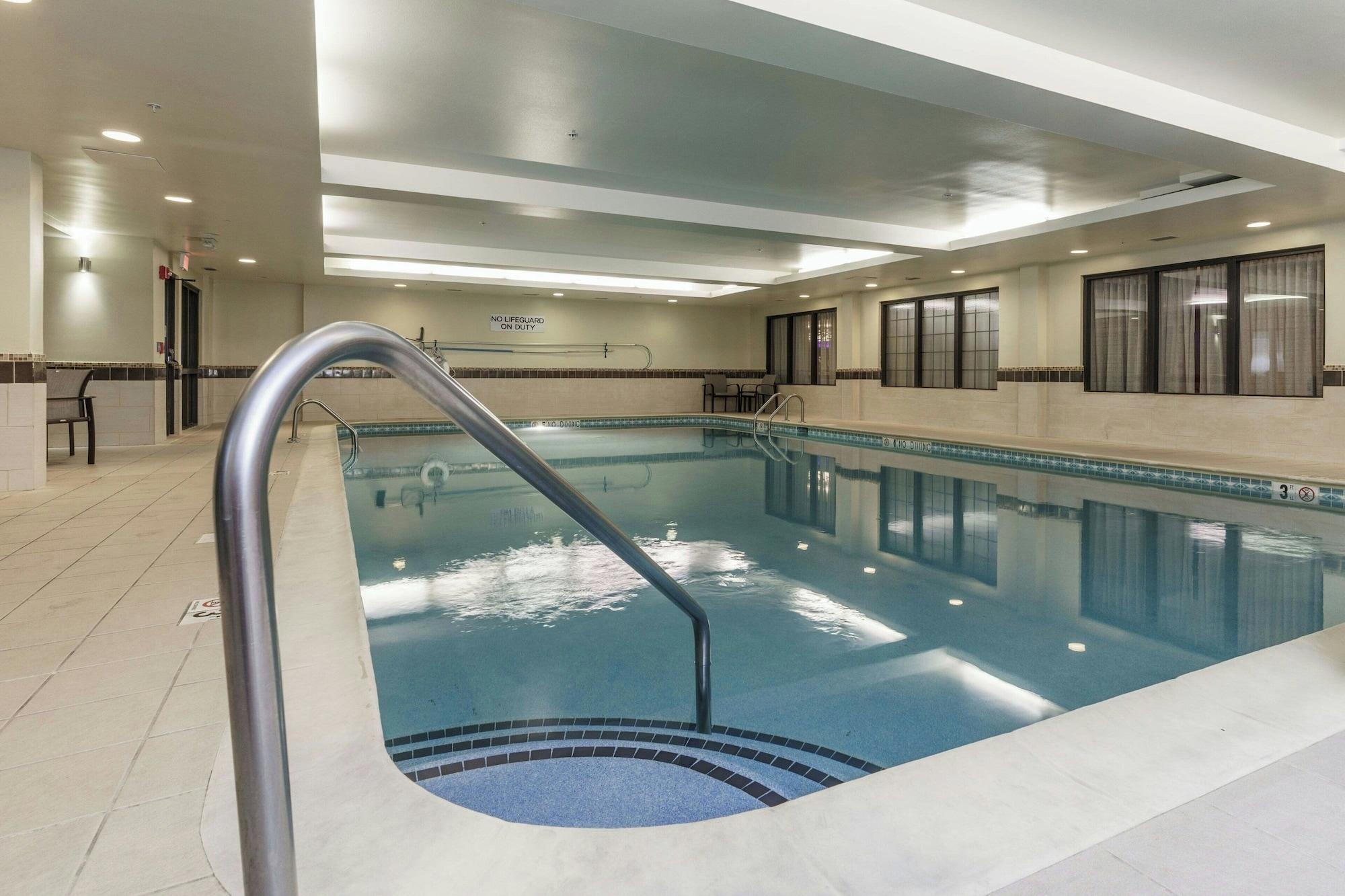 Vista Piscina Courtyard by Marriott Nashville at Opryland