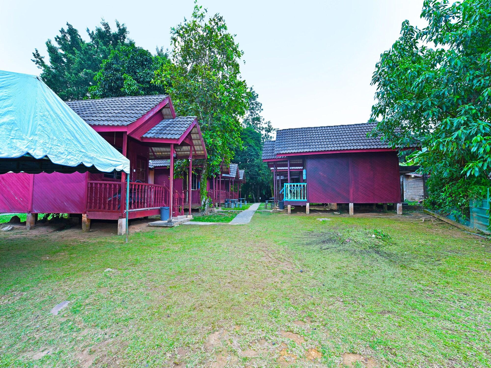 Varios Spot On 90619 Mahseer Hostel
