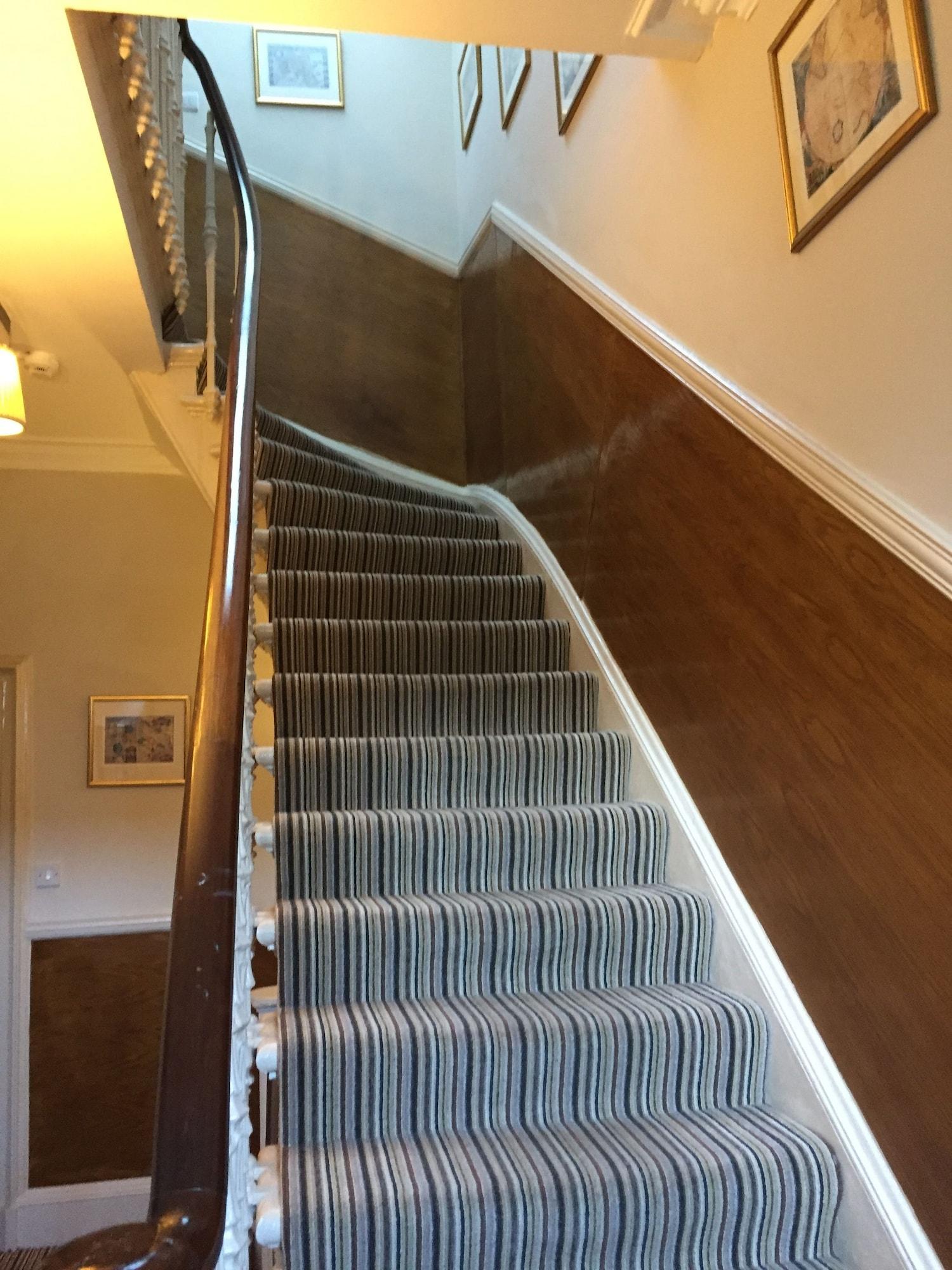 Varios Leith House