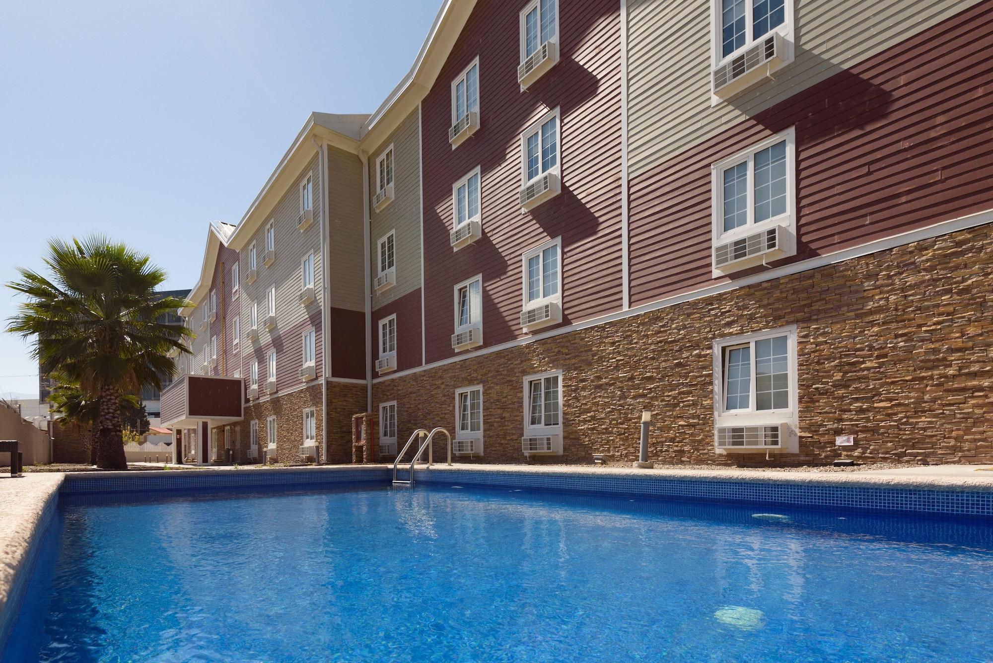 Vista Piscina Extended Suites Saltillo Galerías