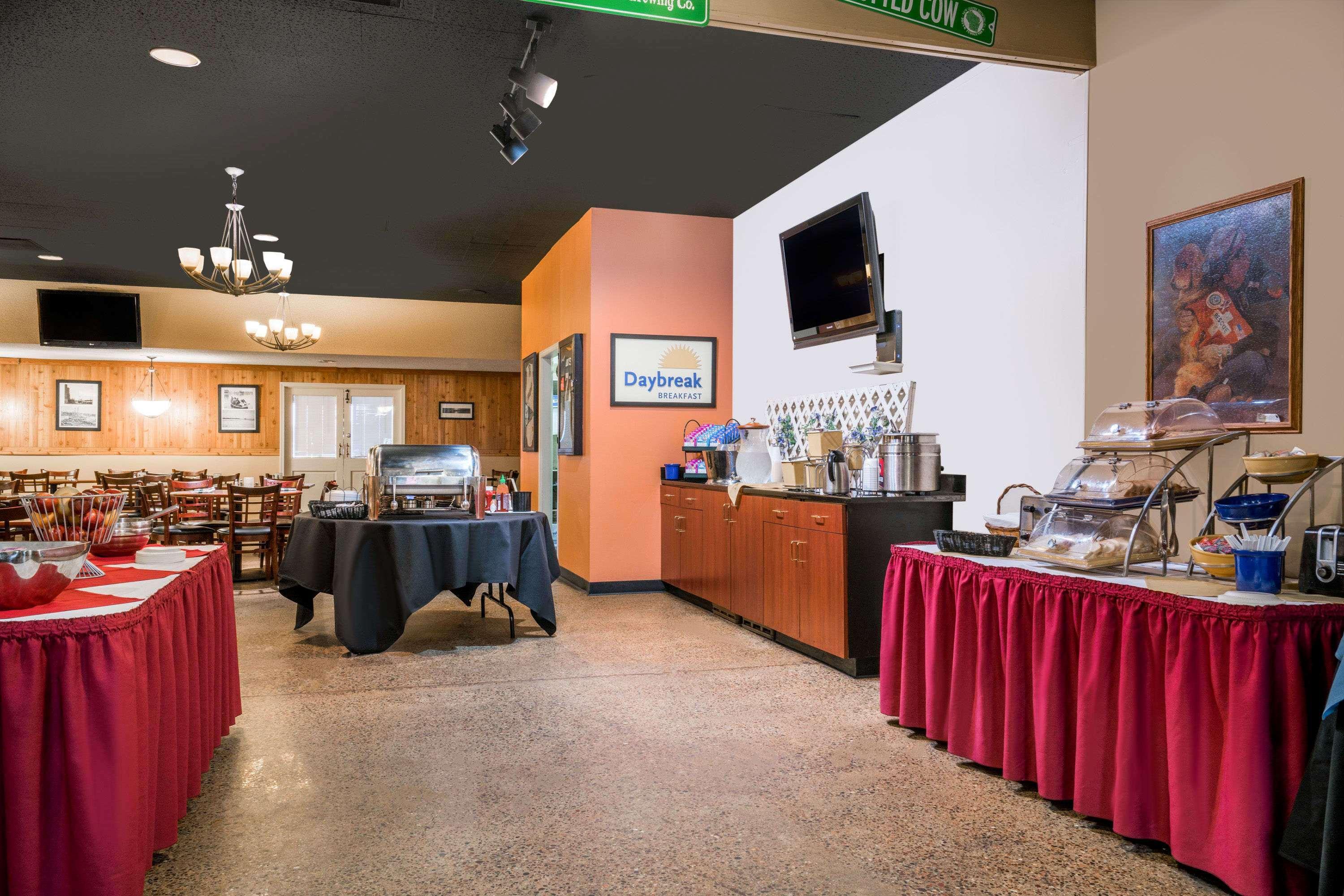 Restaurant Days Inn La Crosse Conference Center