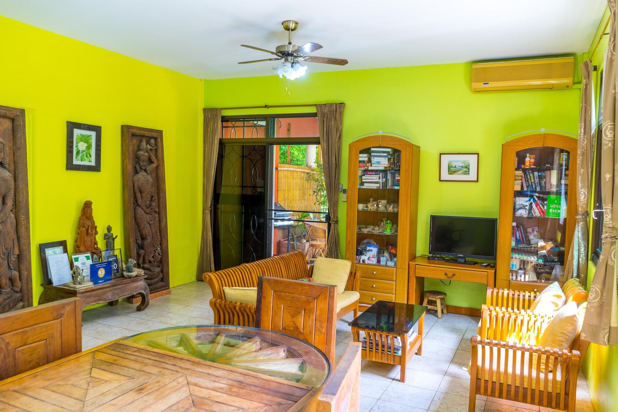 Vista Lobby Chez Charly Bungalow