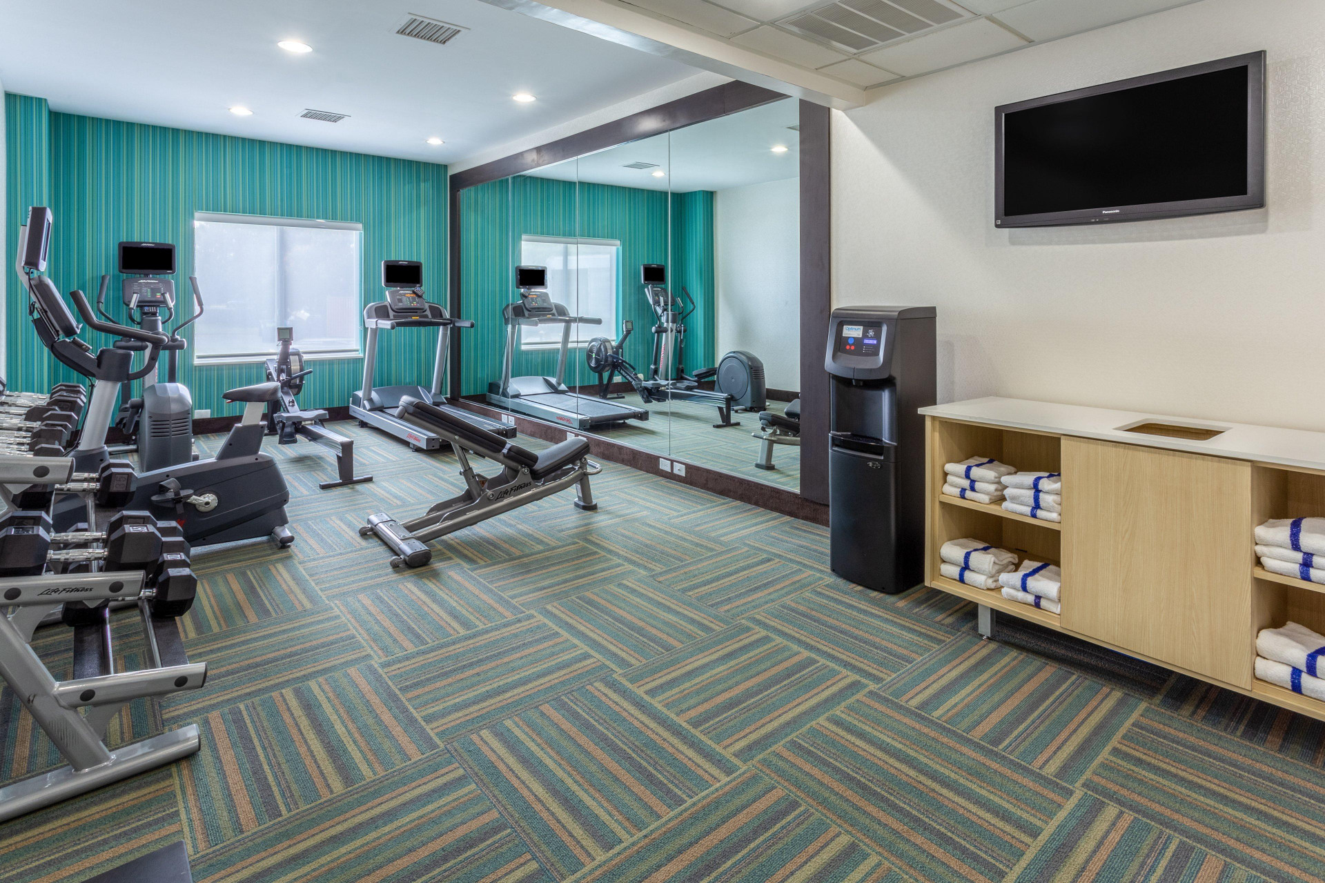 Gimnasio Holiday Inn Express Hotel & Suites Charlotte Arrowood by IHG