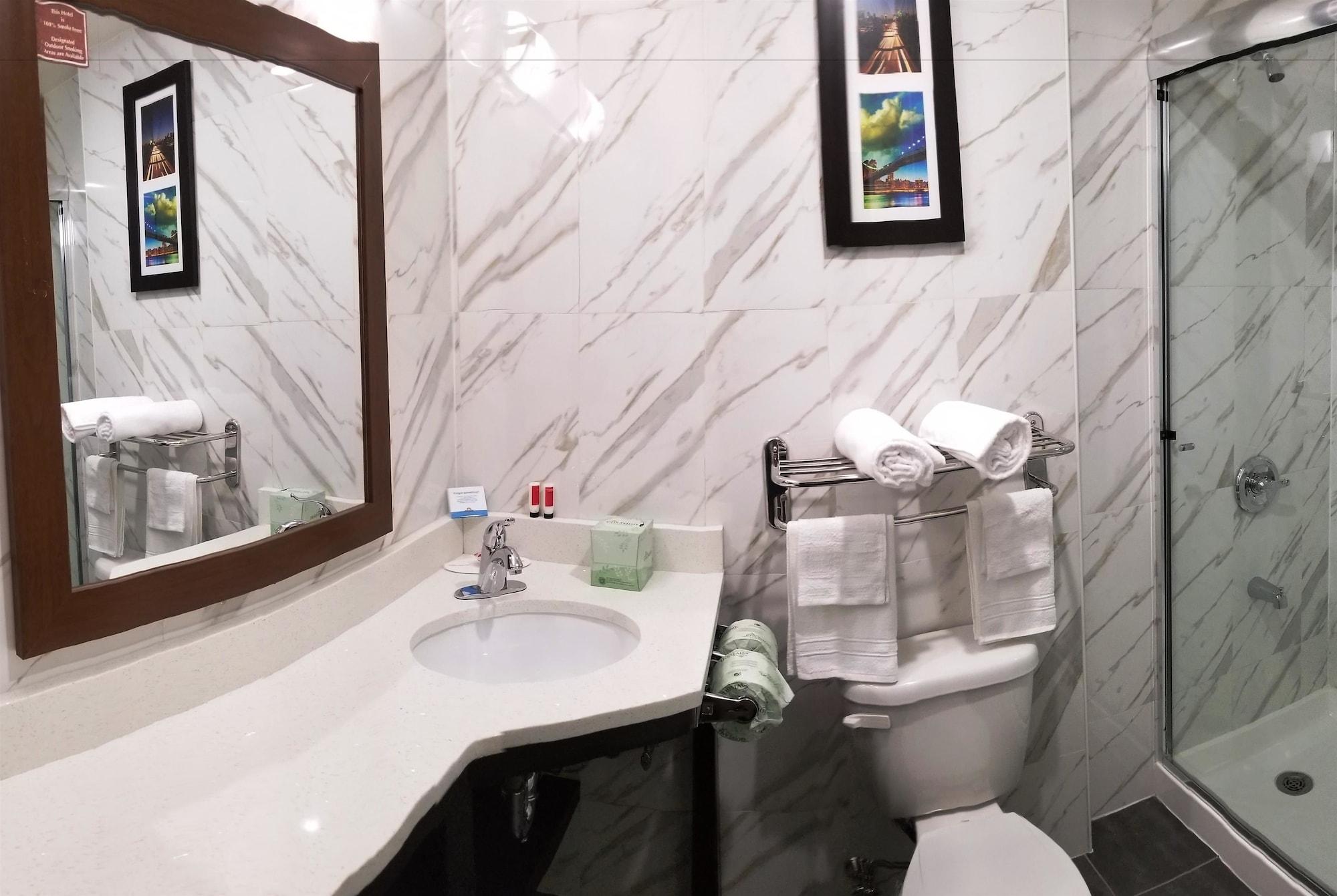 Equipamiento de Habitación Days Inn by Wyndham Brooklyn Marine Park
