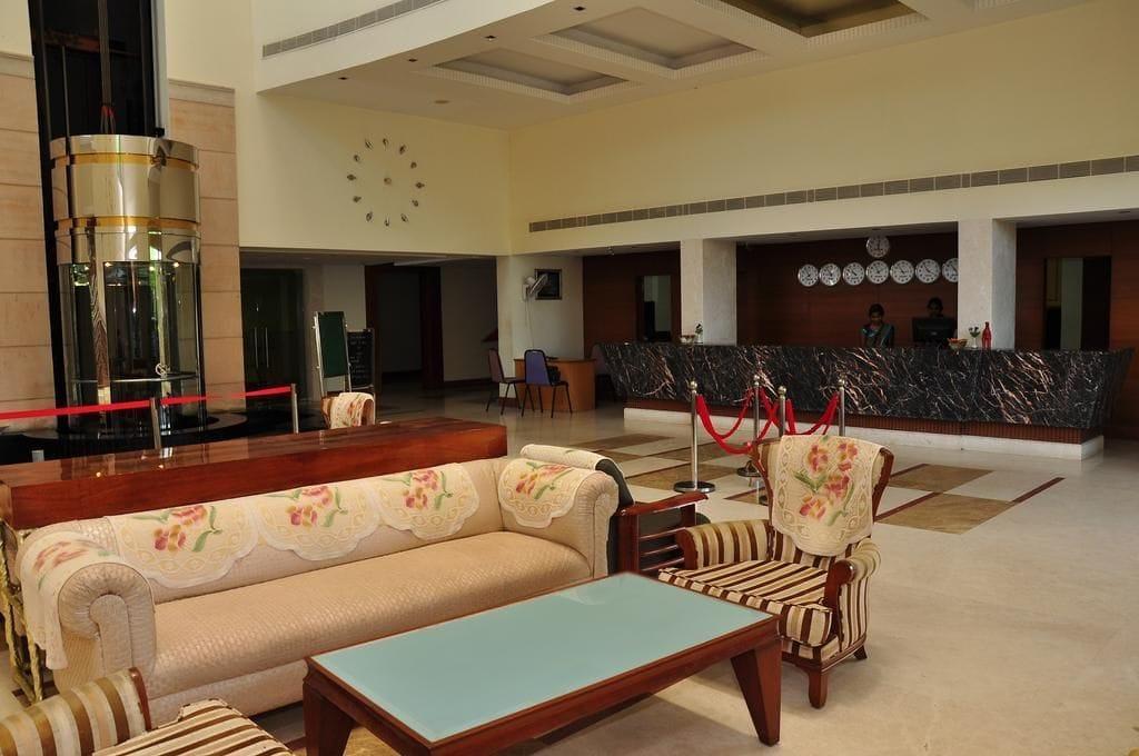 Vista Lobby Parsons Court