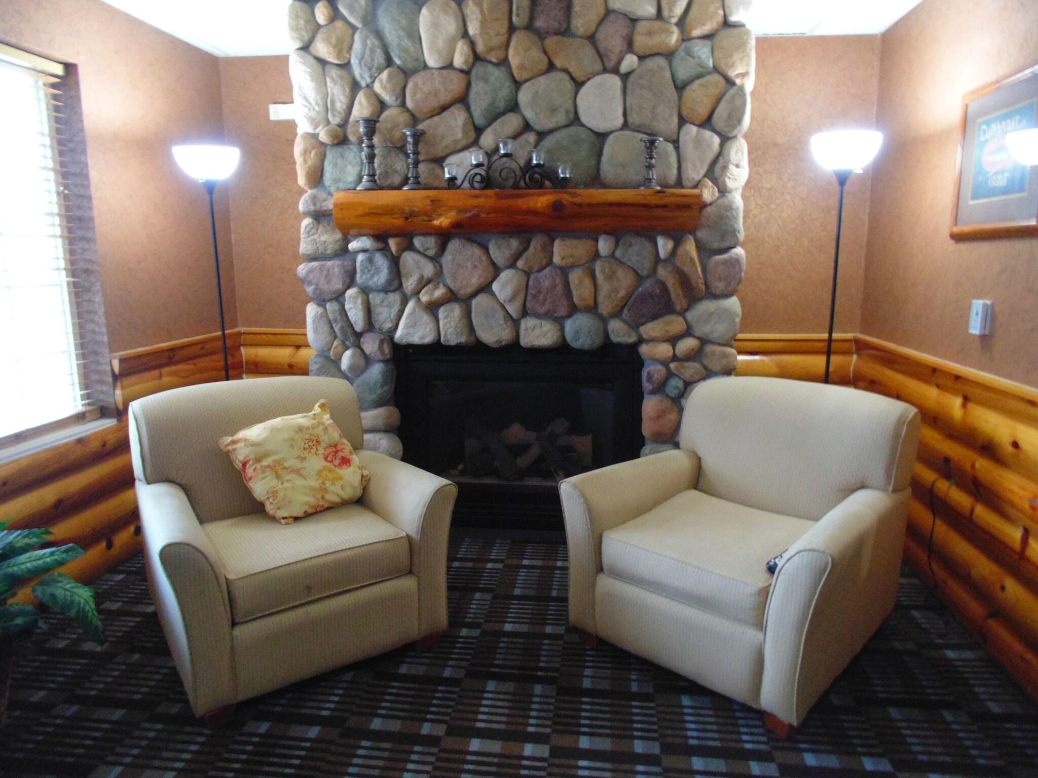 Vista Lobby American Inn And Suites Houghton Lake