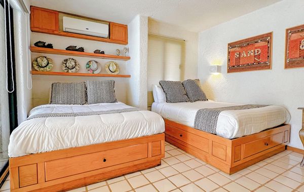 Terrasol Oceanview Condo with Patio - Hoteles 4 estrellas en Cabo San Lucas