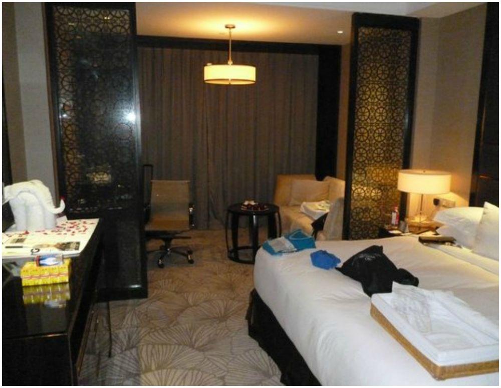 Guest room Crowne Plaza New Delhi Mayur Vihar Noida