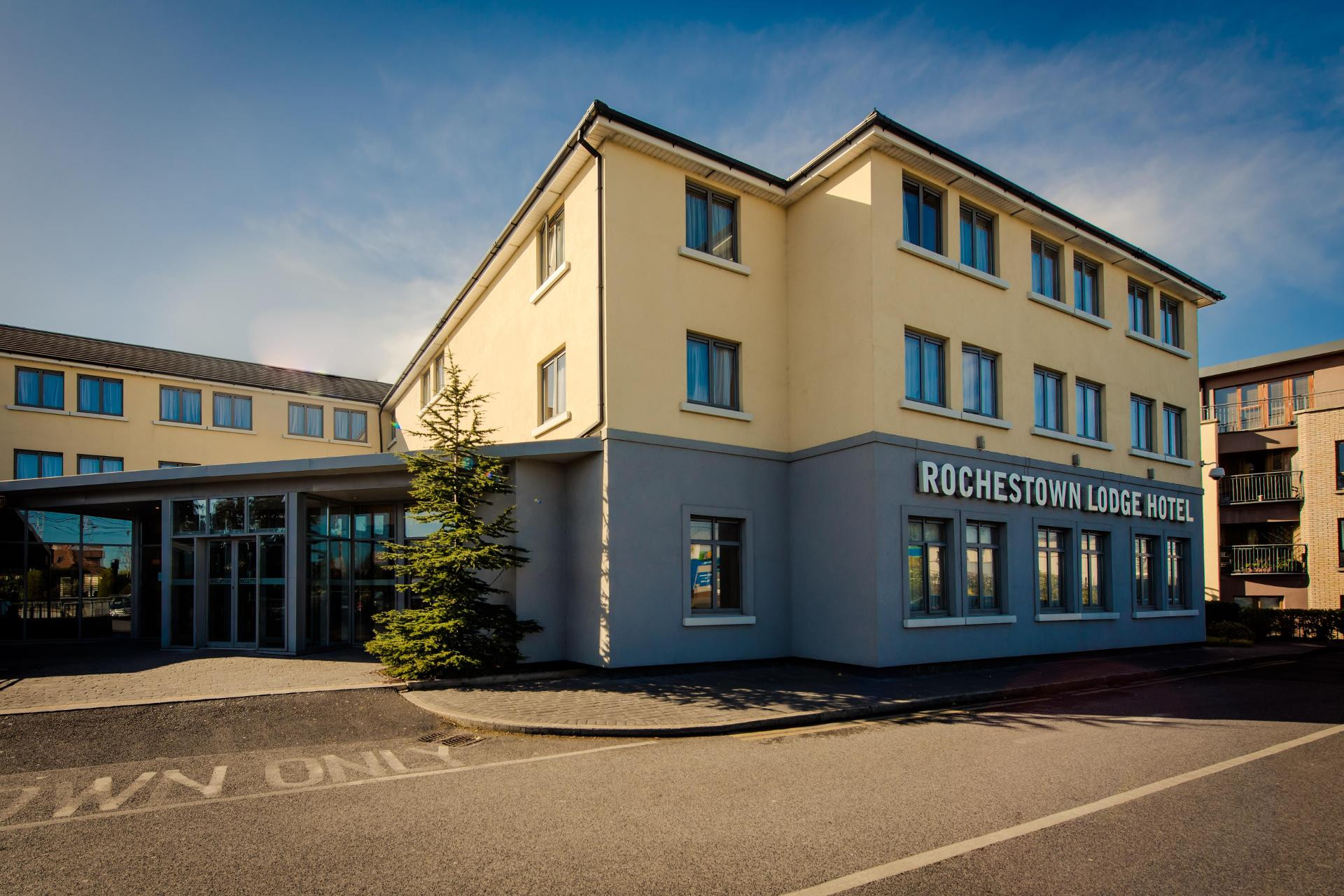 Vista Exterior Rochestown Lodge Hotel