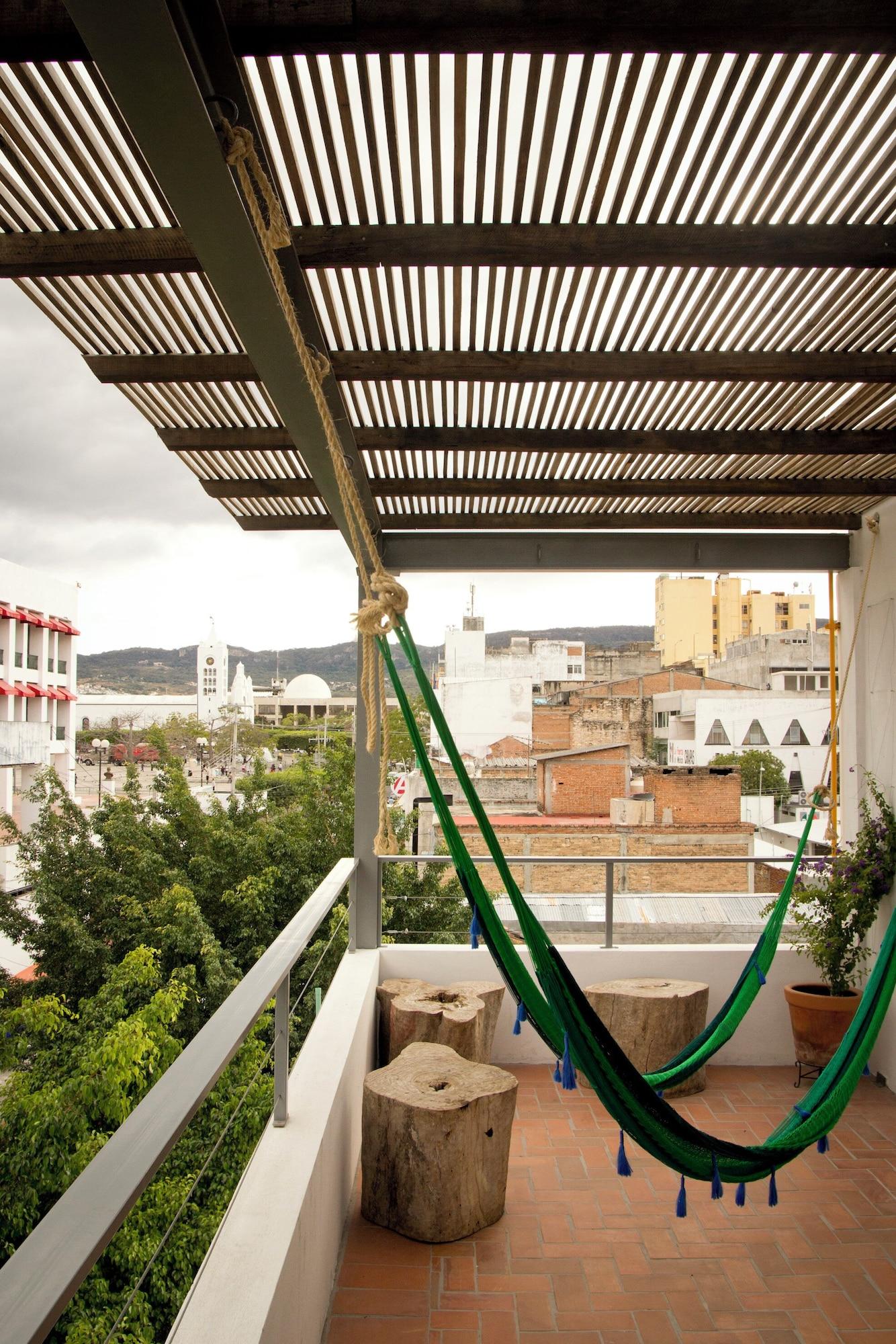 Varios Hostal Tres Central