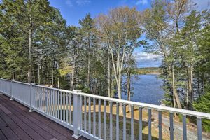 Alquiler Vacacional - Beautiful Lakefront Retreat w/ Deck & Views!