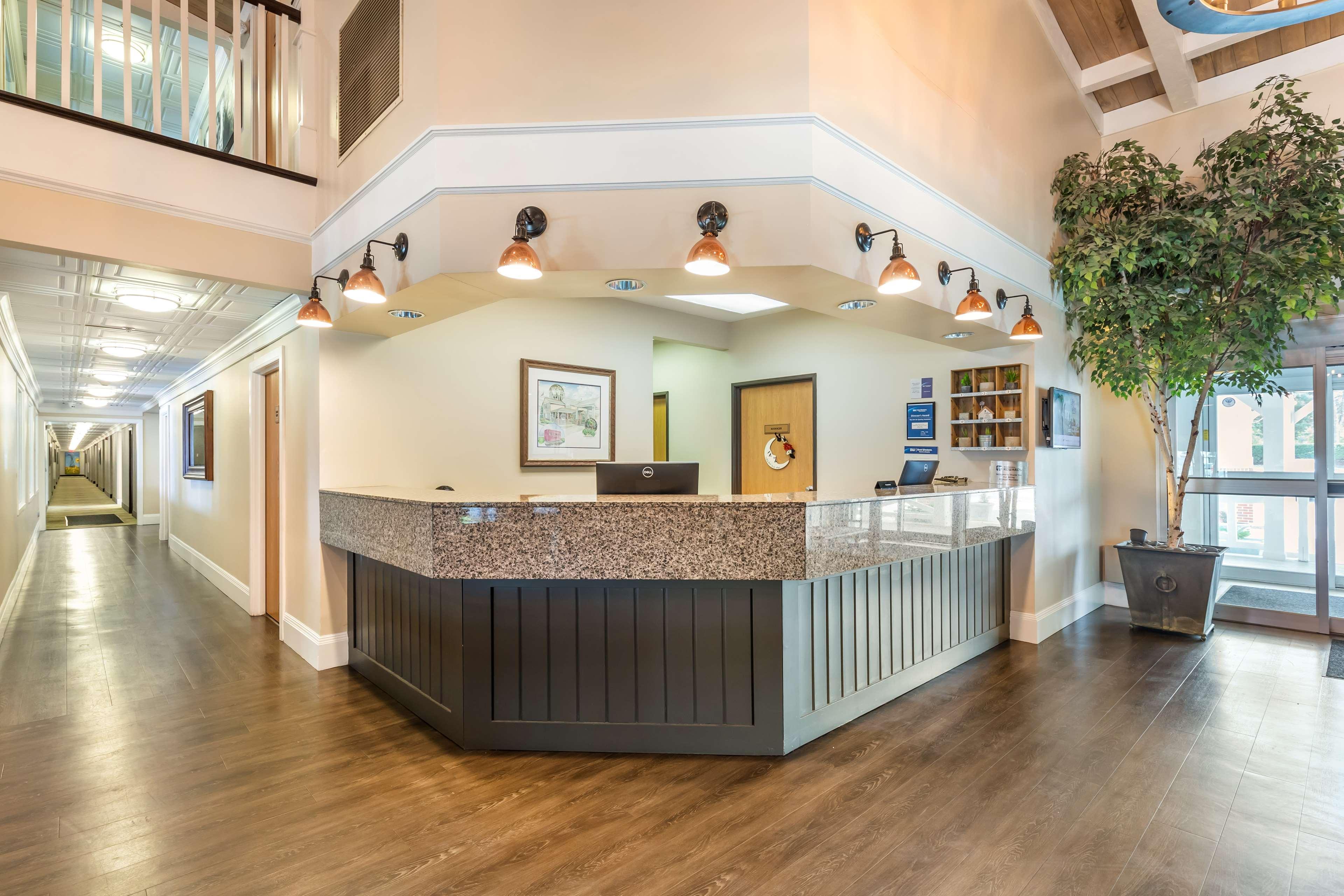 Vista Lobby Best Western Plus University Park Inn & Suites