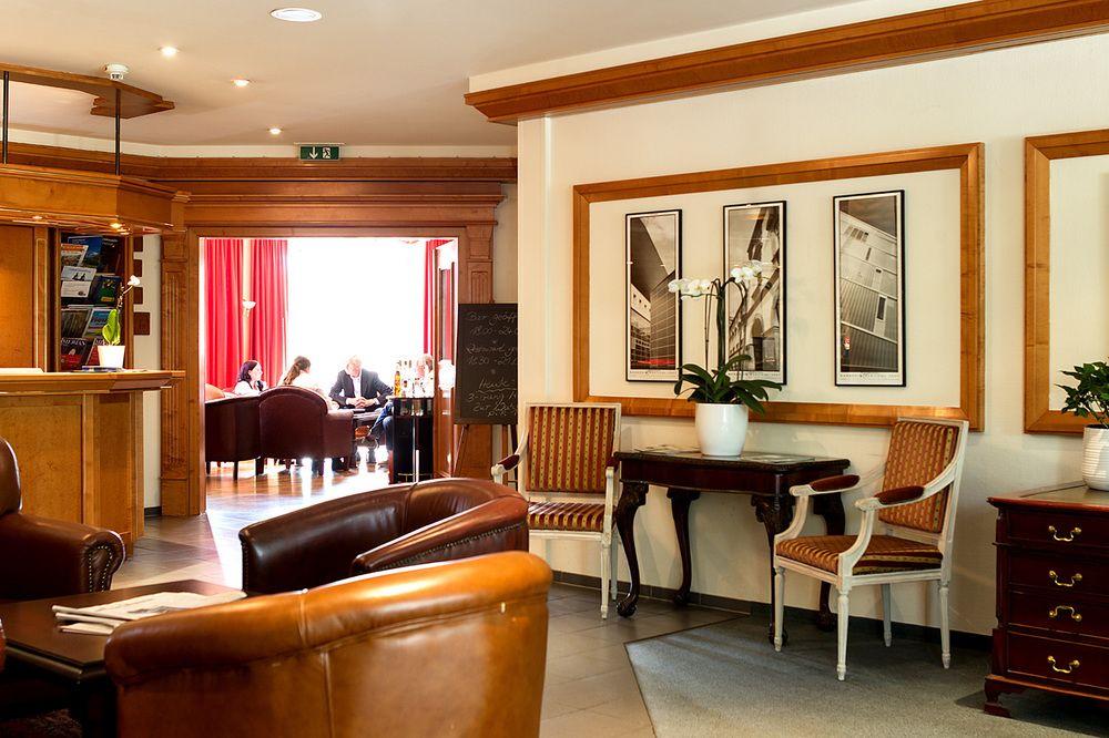 Vista Lobby Schloss Breitenfeld
