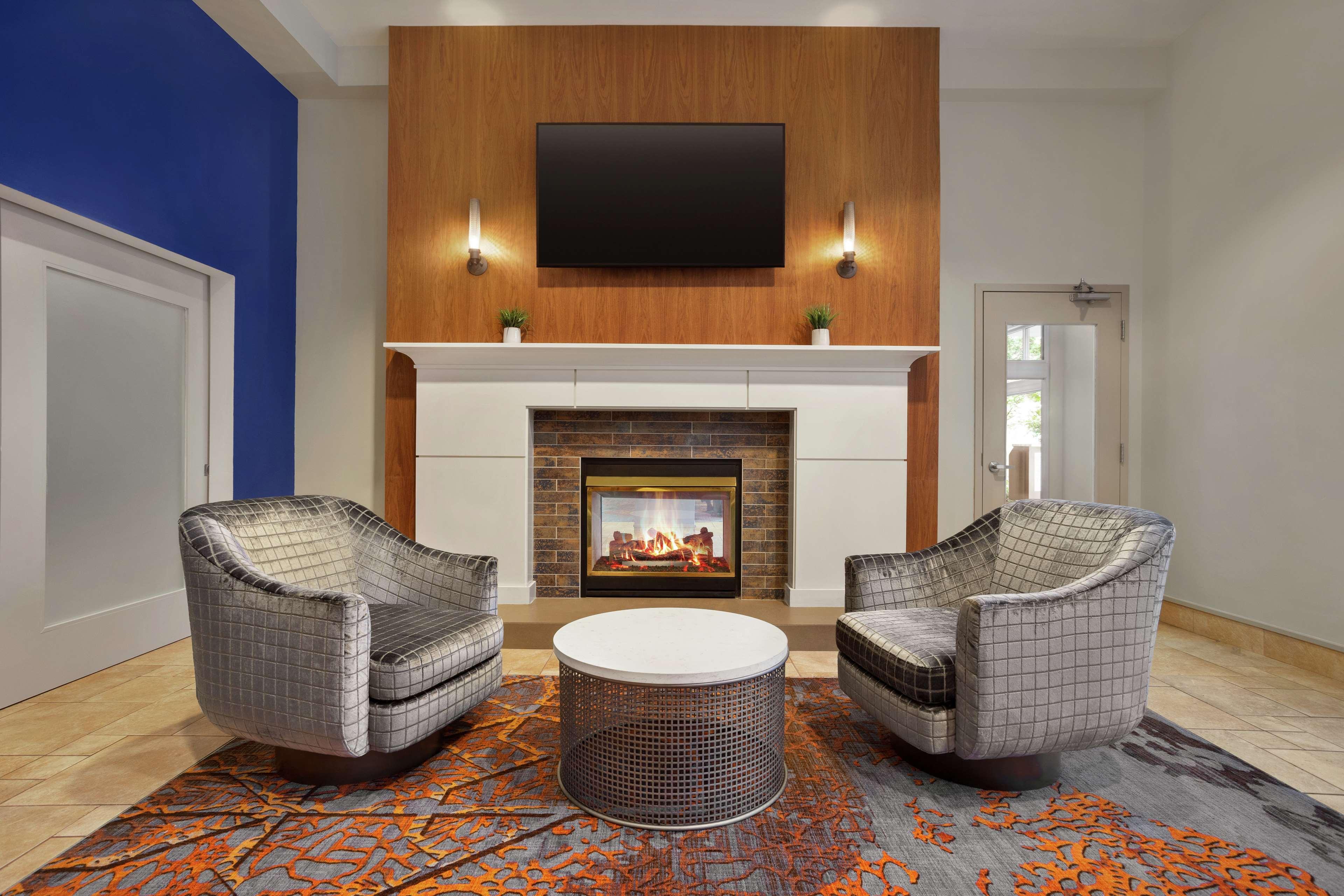 Vista Lobby Hilton Garden Inn New Orleans Convention Center