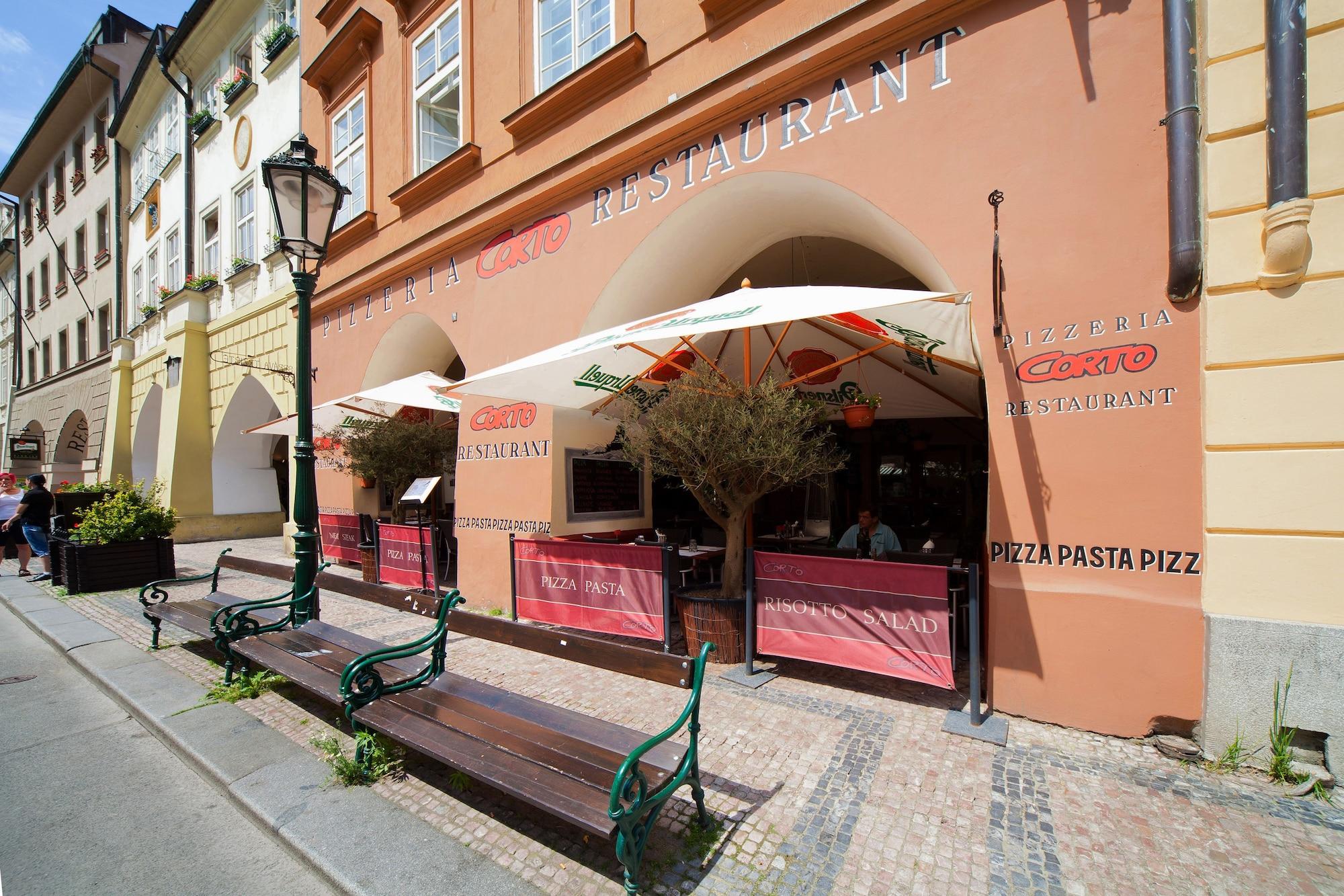 Vista Exterior Pension Corto