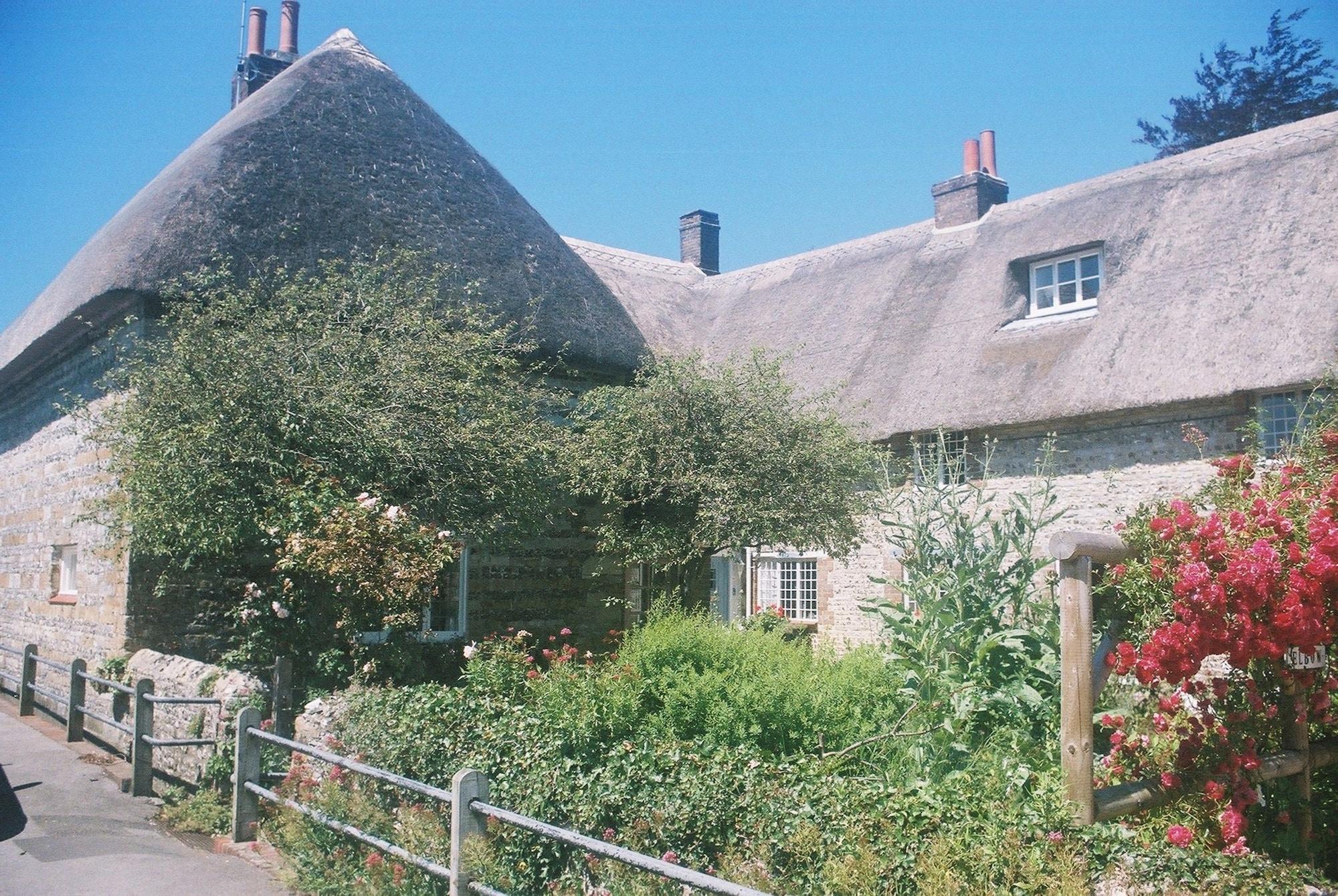 Vista Exterior Tudor Cottage Bed & Breakfast Dorchester