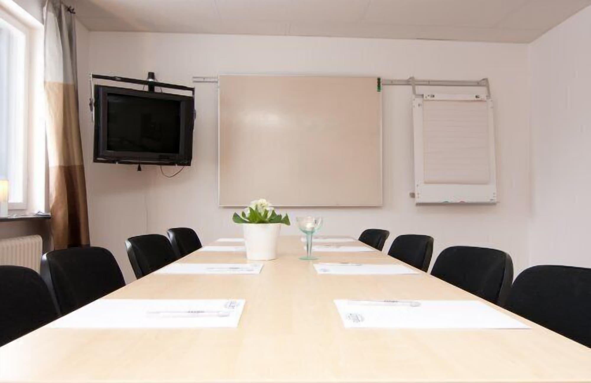 Centro de Negocios Hotell Gillet i Köping
