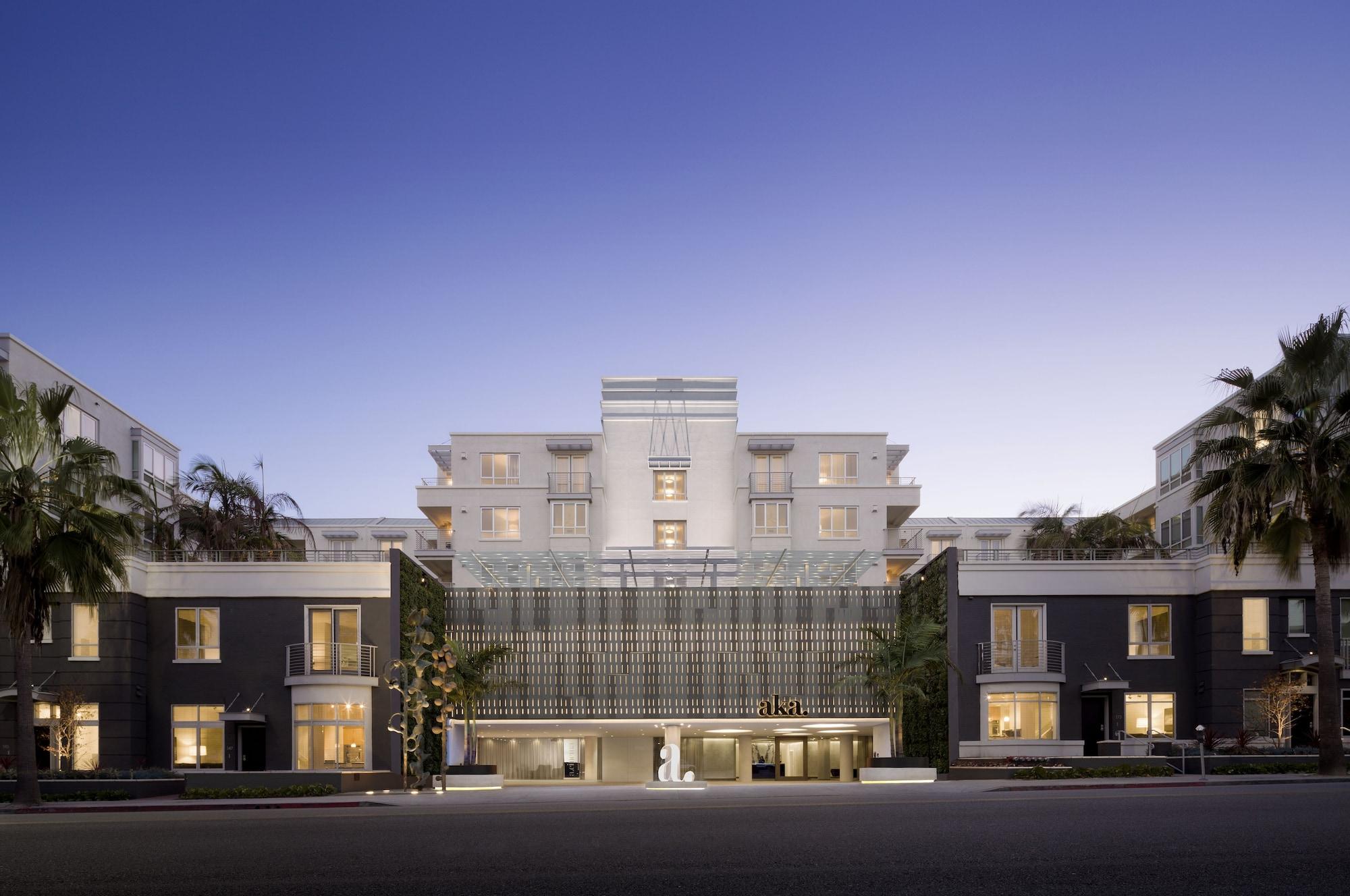 Vista Exterior AKA Beverly Hills