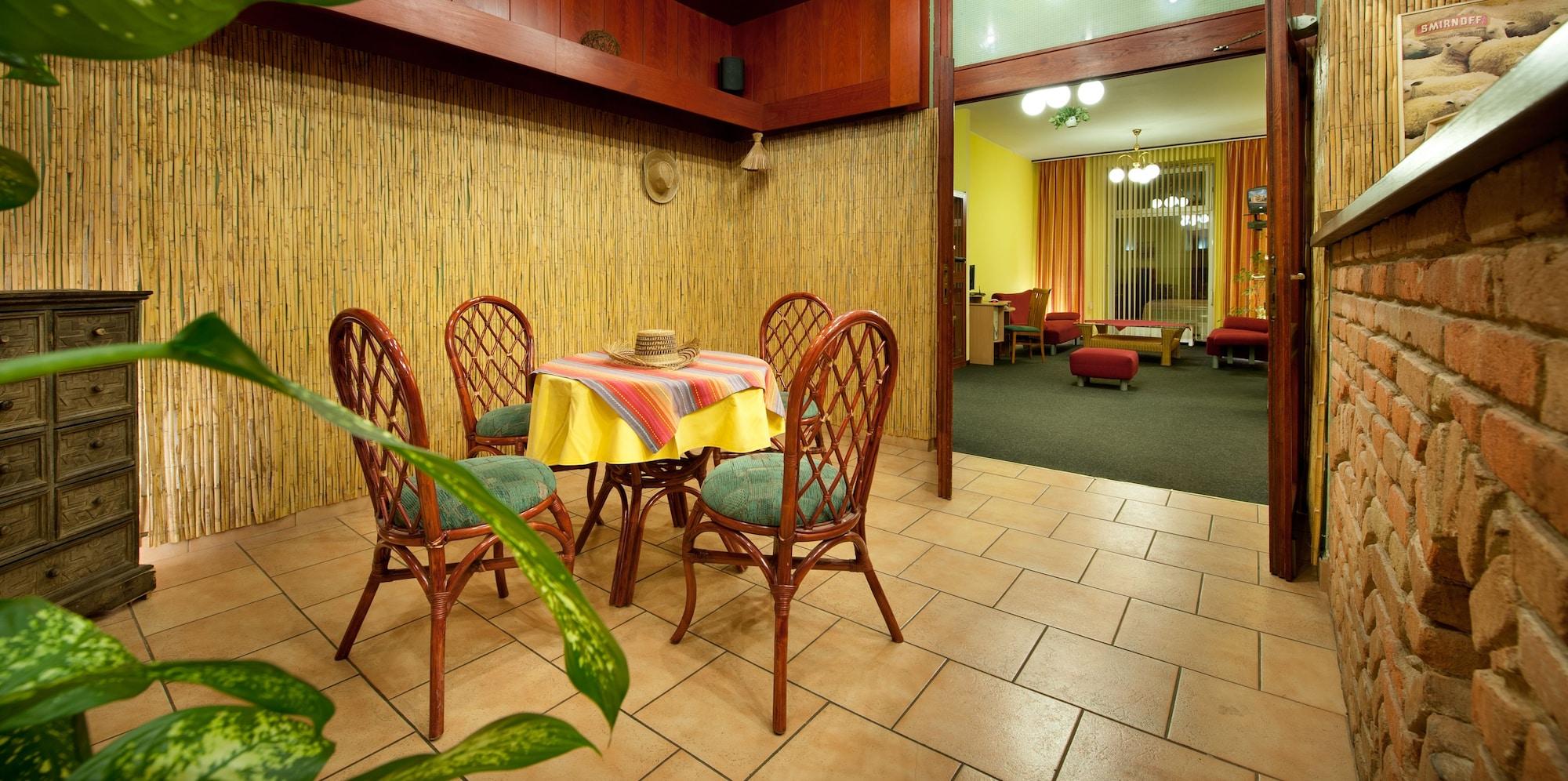 Bar/Salón Hotel Henrietta