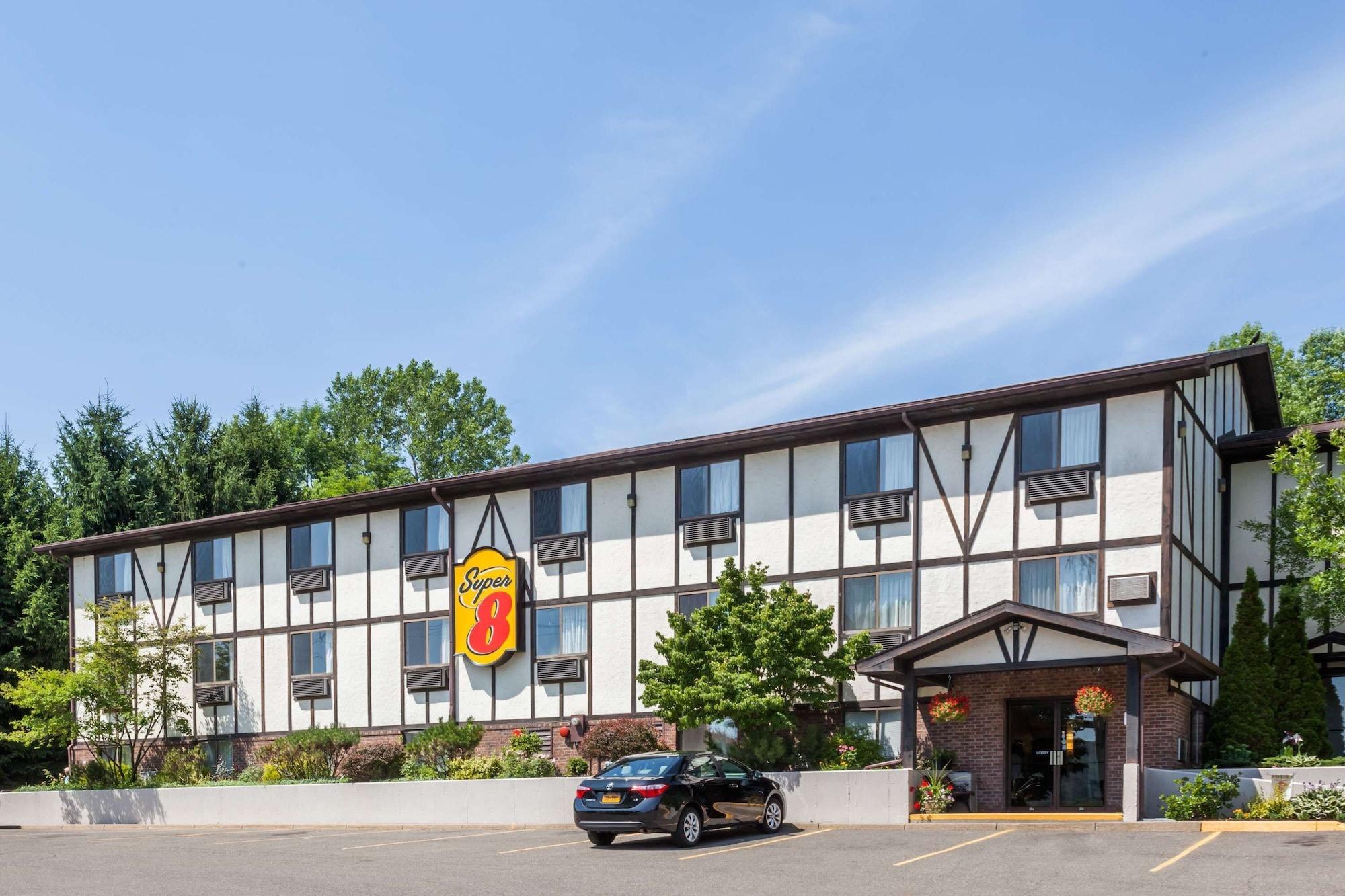 Varios Super 8 by Wyndham Norwich