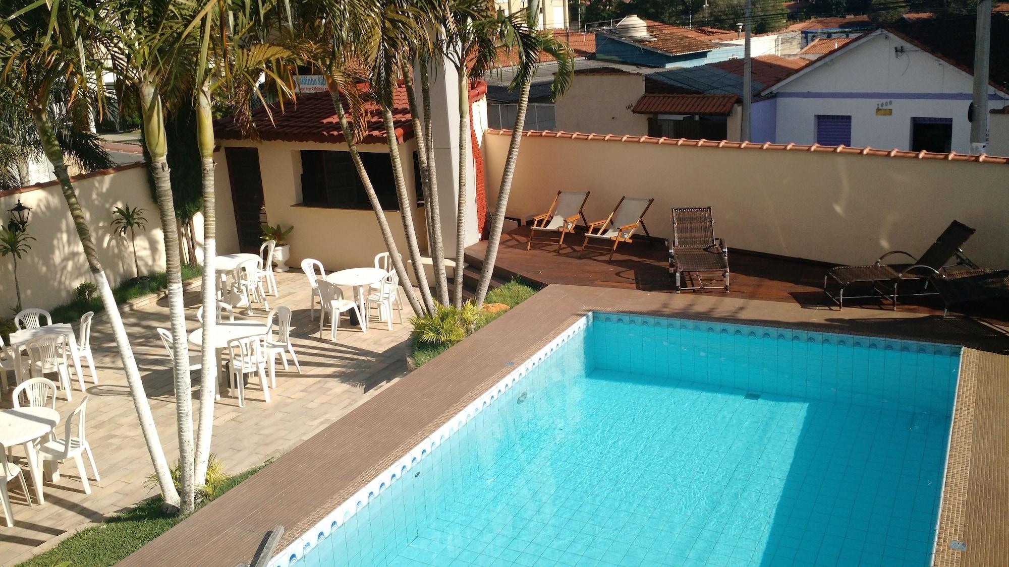 Vista da piscina Plaza Suite Hotel