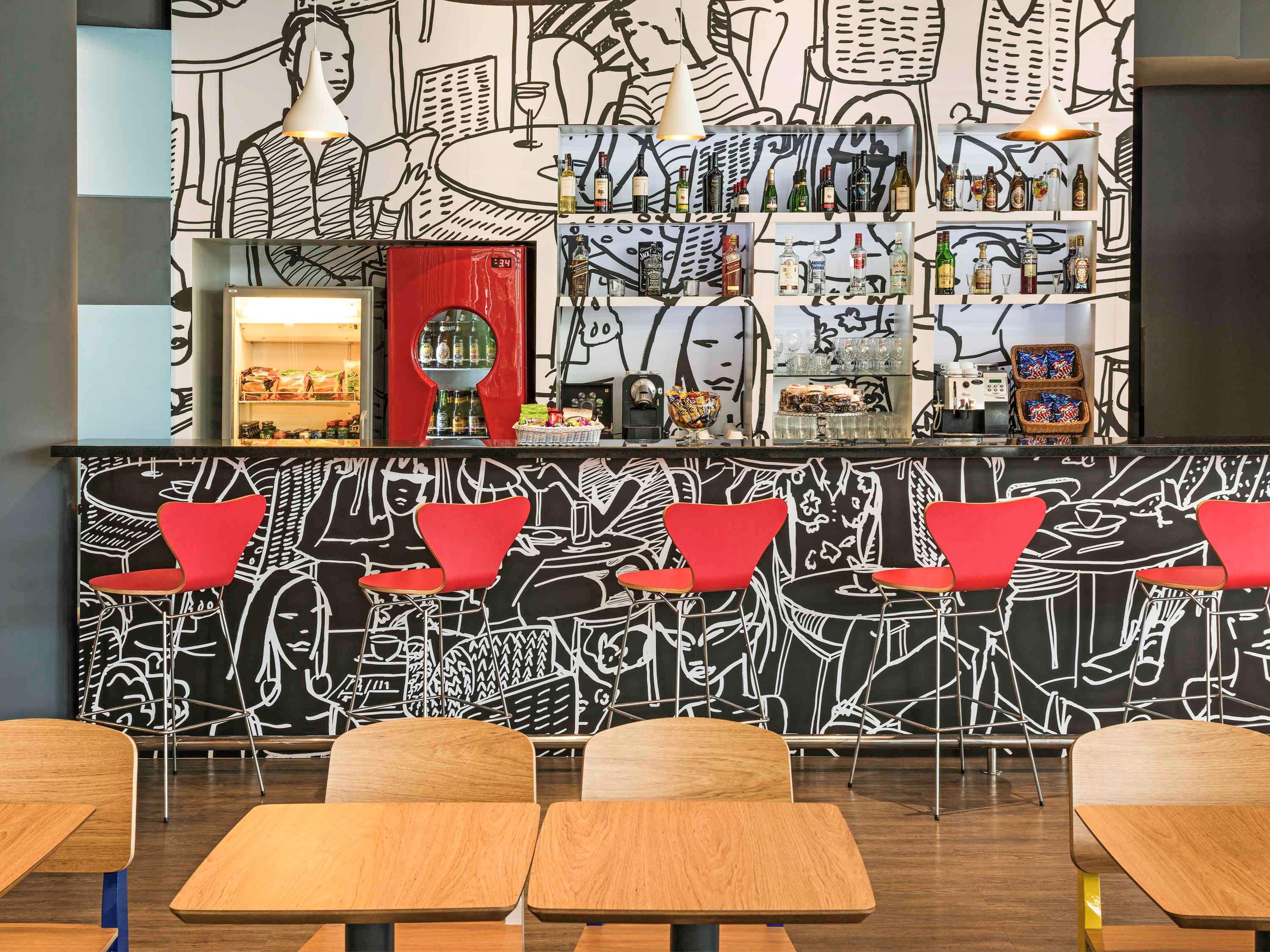 Bar/Salón ibis Tamboré