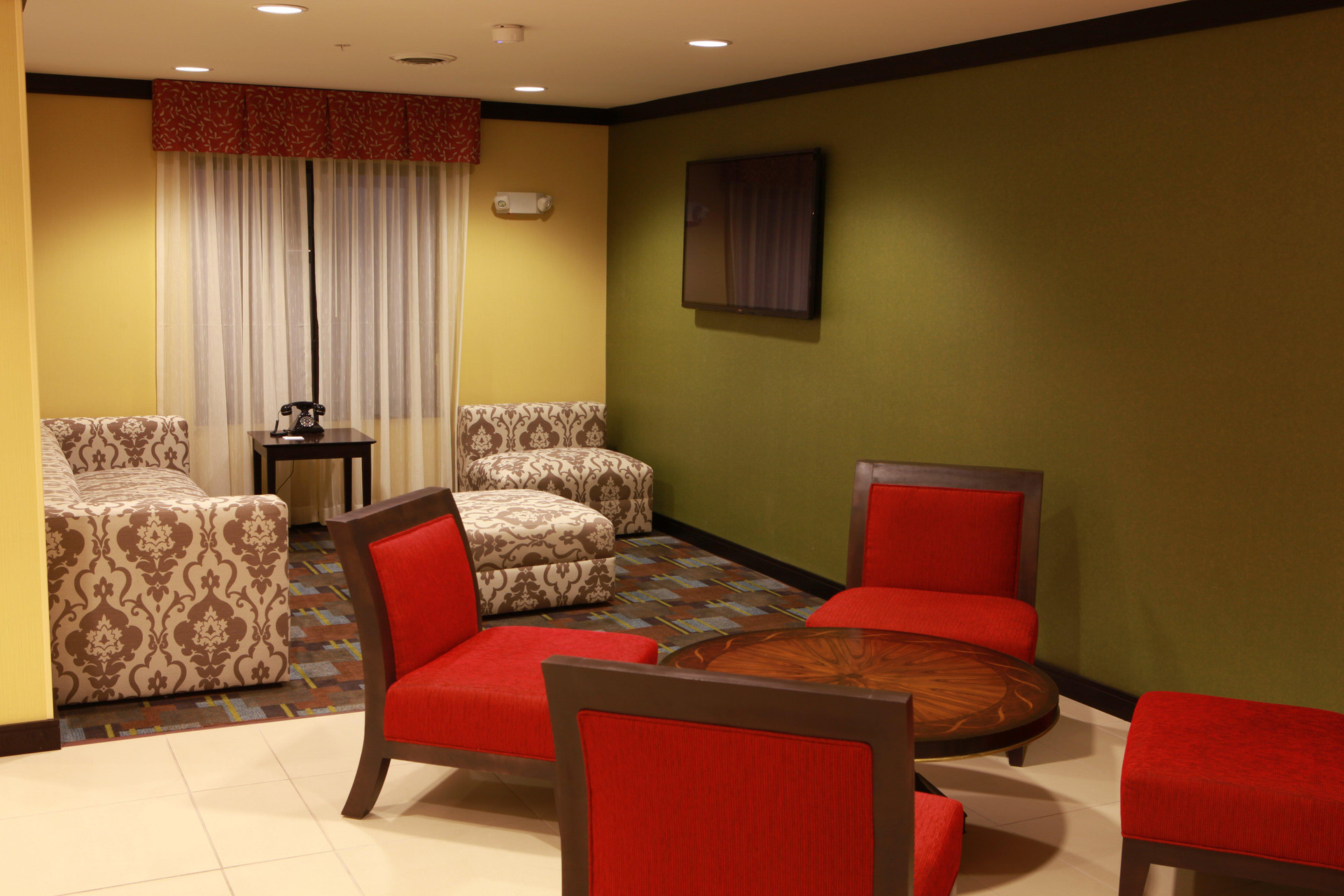 Vista Lobby Holiday Inn Express & Suites Detroit North - Troy by IHG