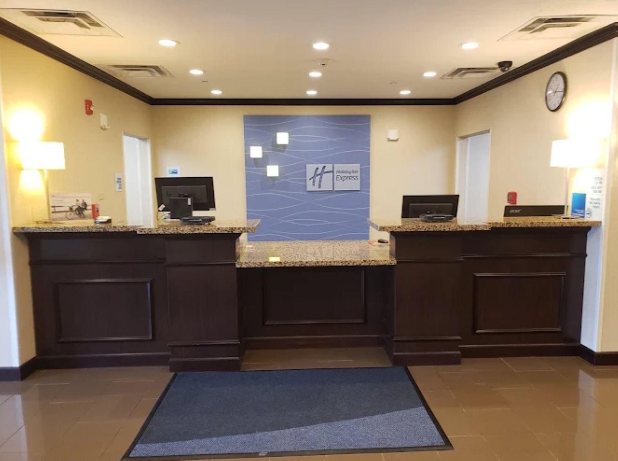 Vista Lobby Holiday Inn Express & Suites Cambridge by IHG