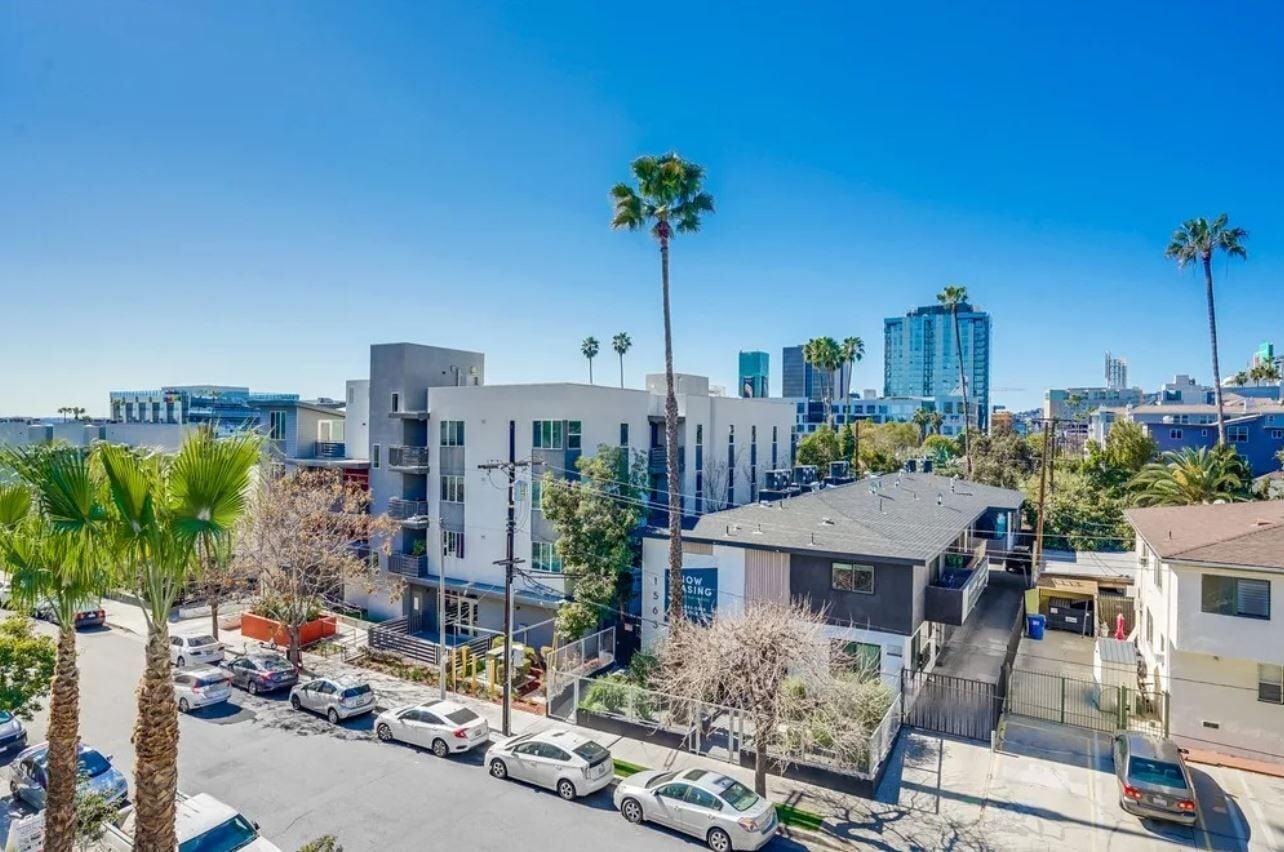 Vista Exterior Heaven on Hollywood Furnished Apts - Vine