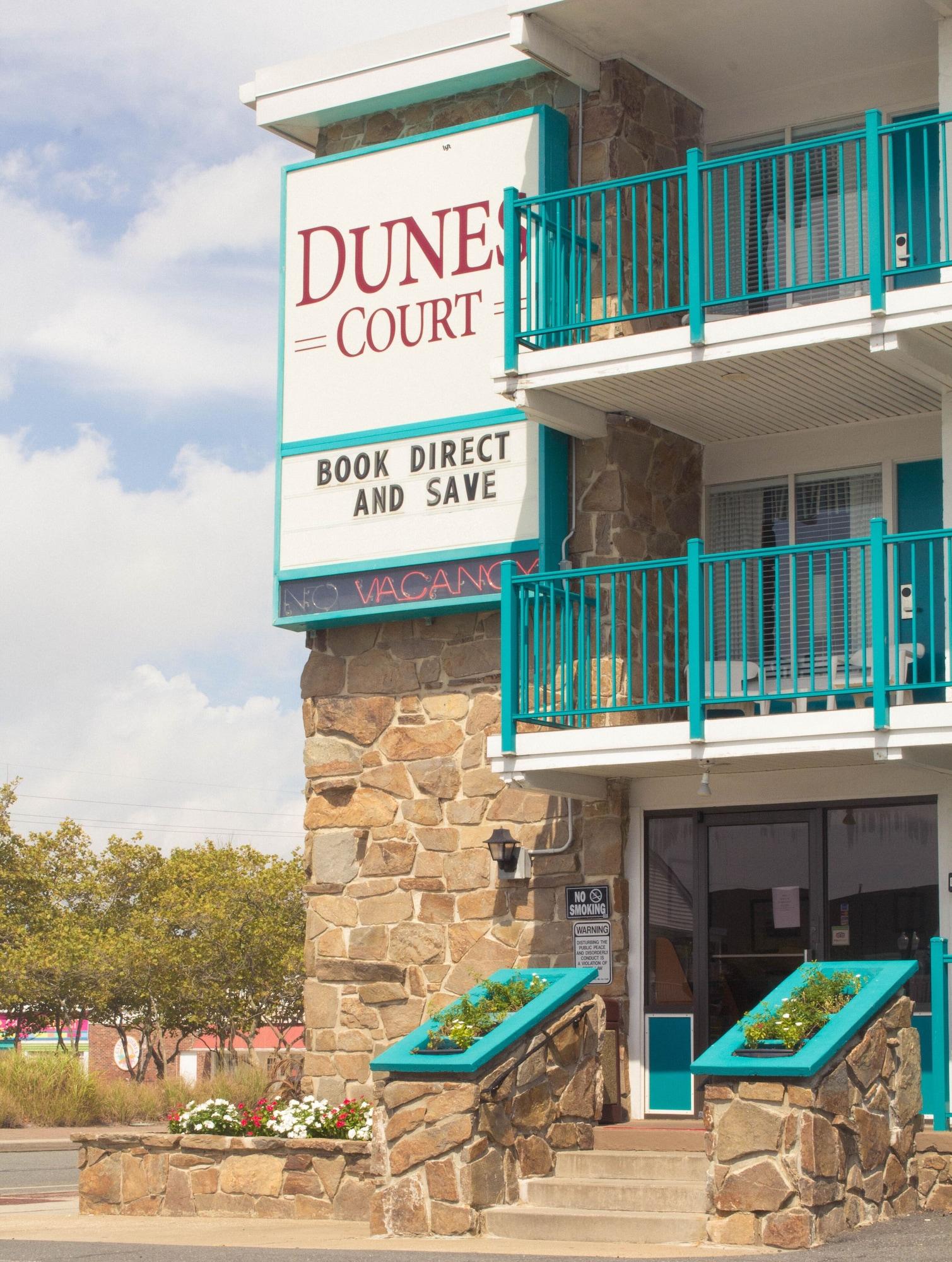 Vista Exterior Dunes Court