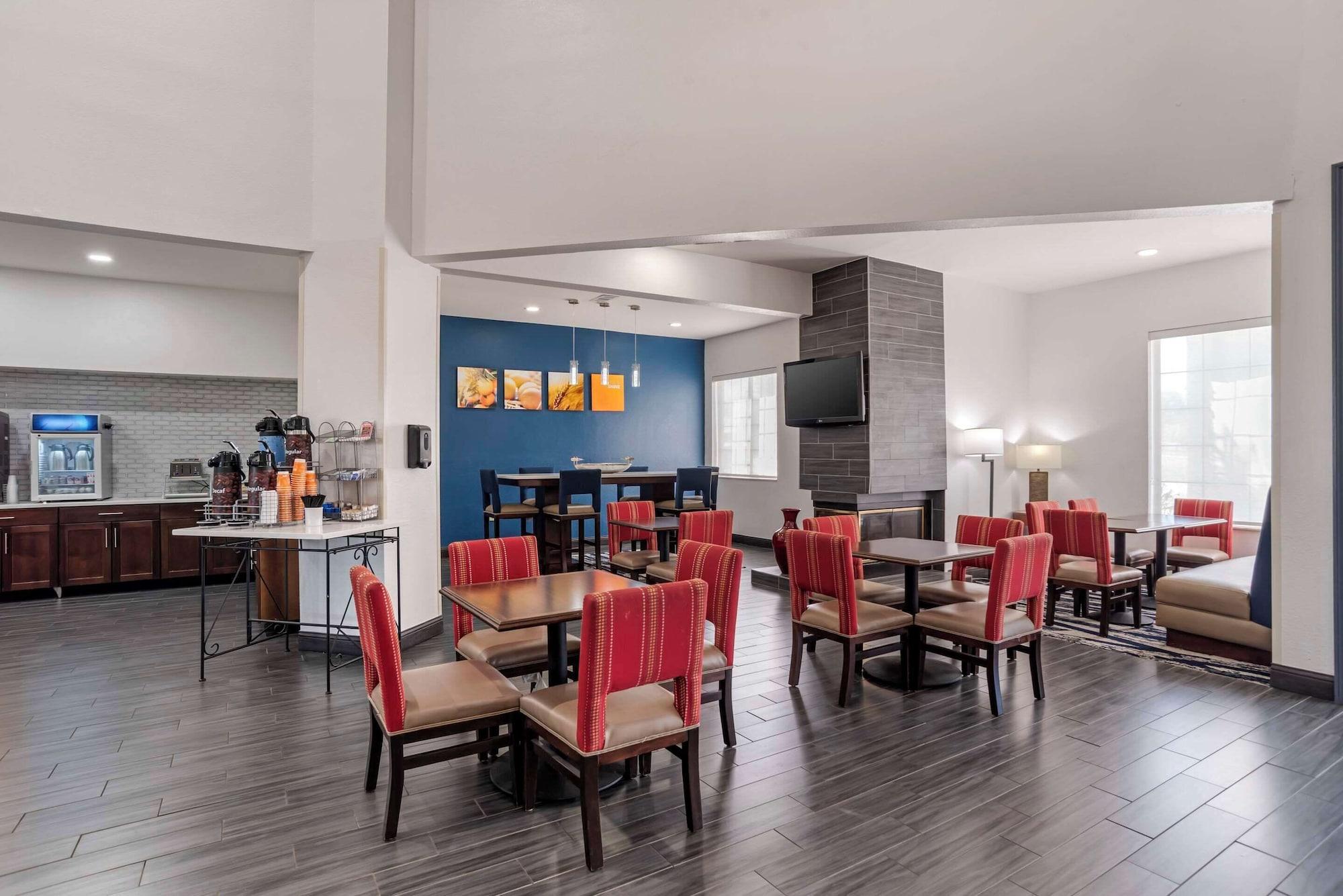 Restaurant Comfort Suites Hattiesburg near University