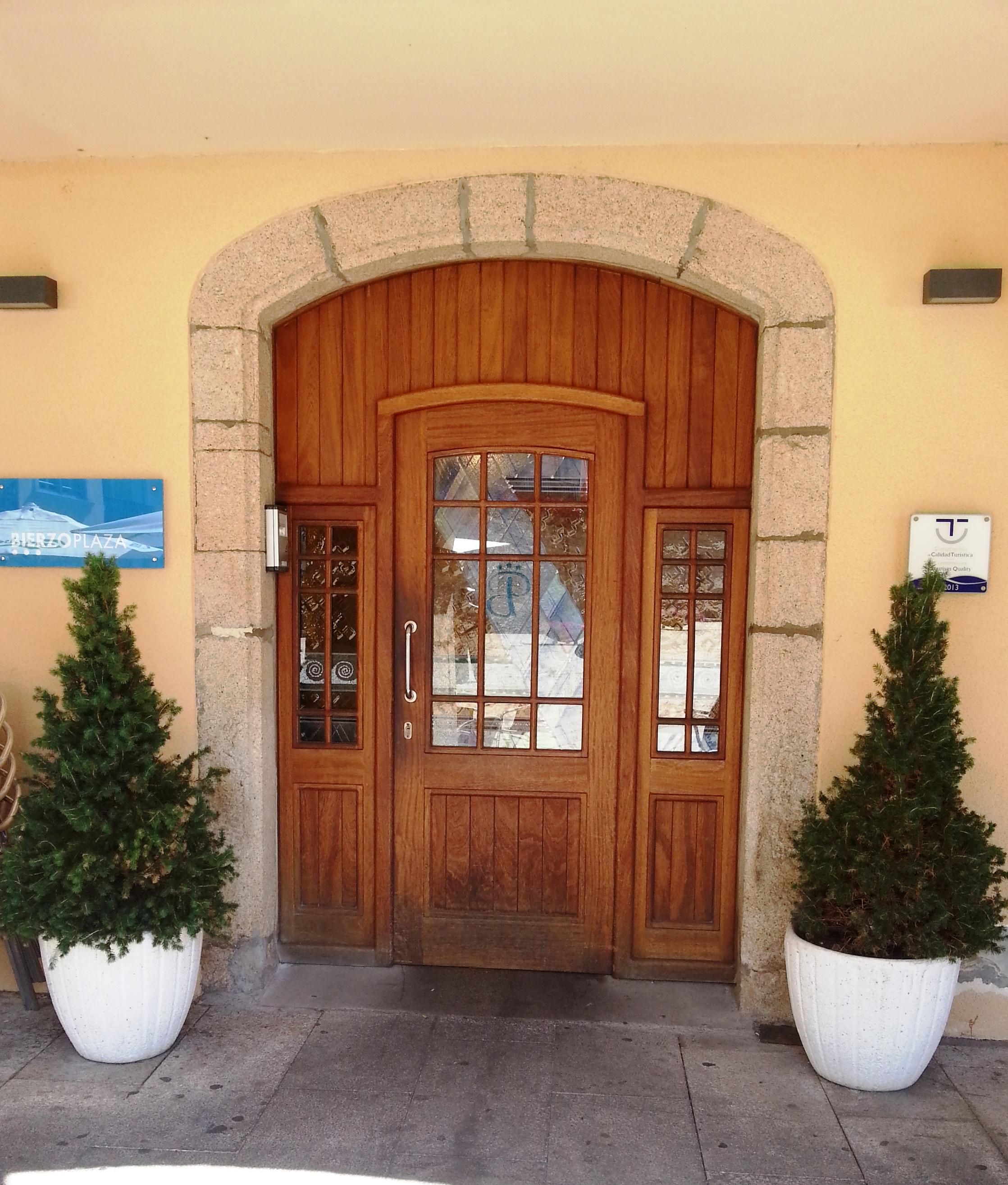 Vista Exterior Aroi Bierzo Plaza