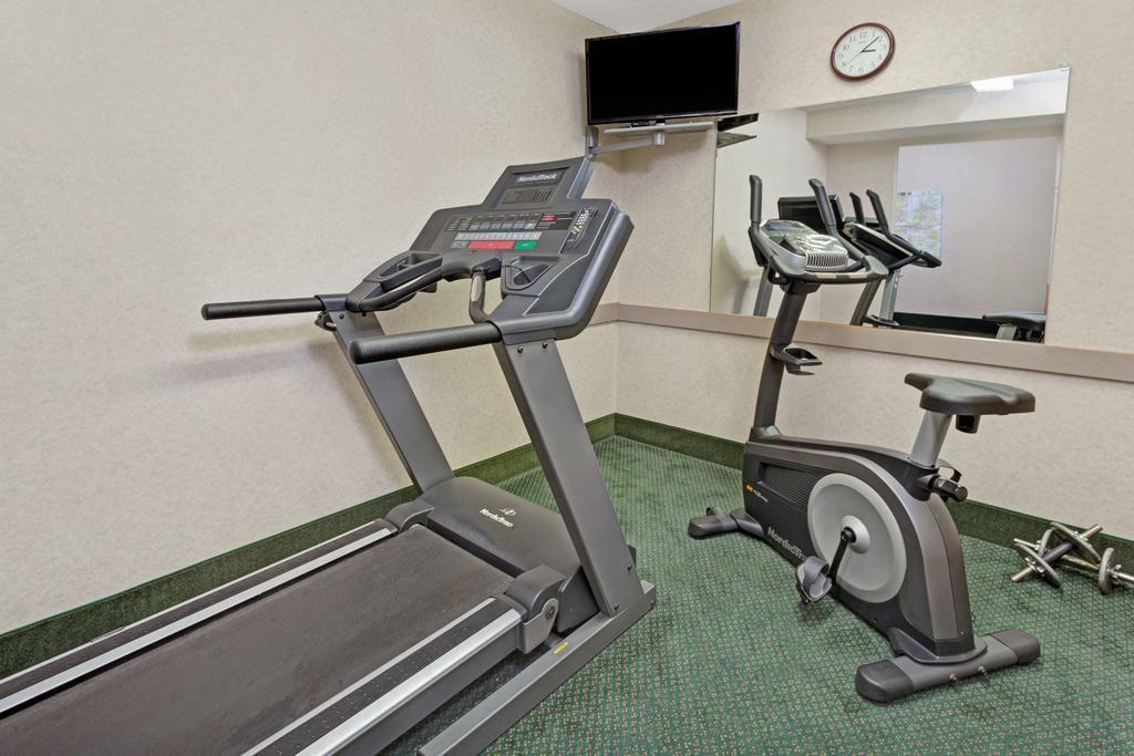 Instalaciones Recreativas Howard Johnson Elk Grove Villa Hotel & Suites