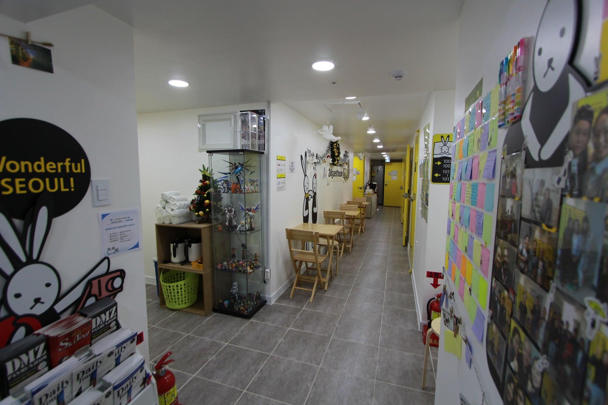 Varios 24 Guesthouse Myeongdong Town