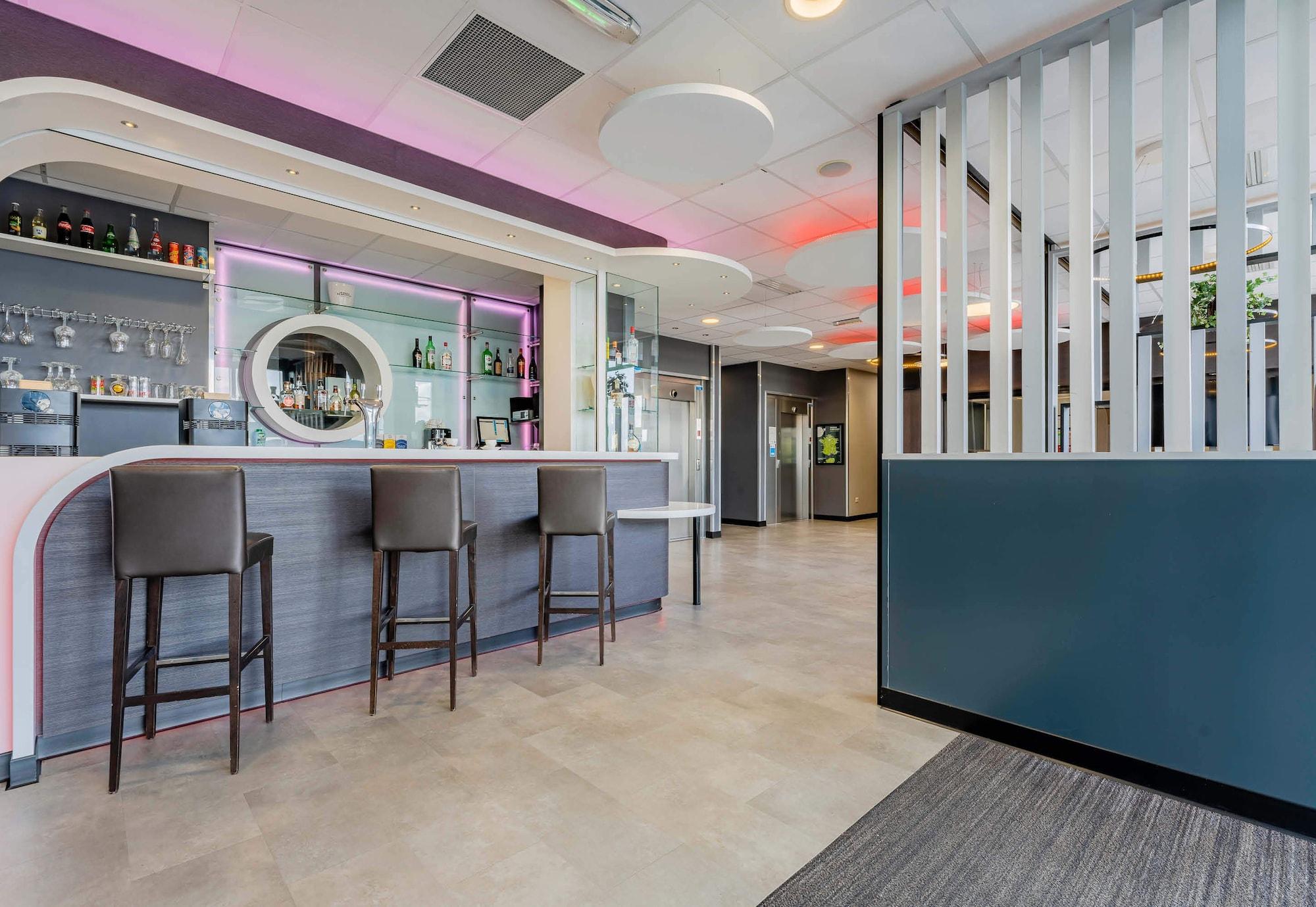 Bar/Salón B&B HOTEL Béthune Bruay-la-Buissière