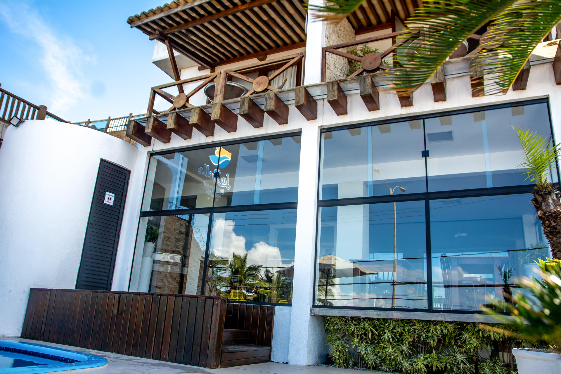 Vista Exterior La Belle Beach Hotel