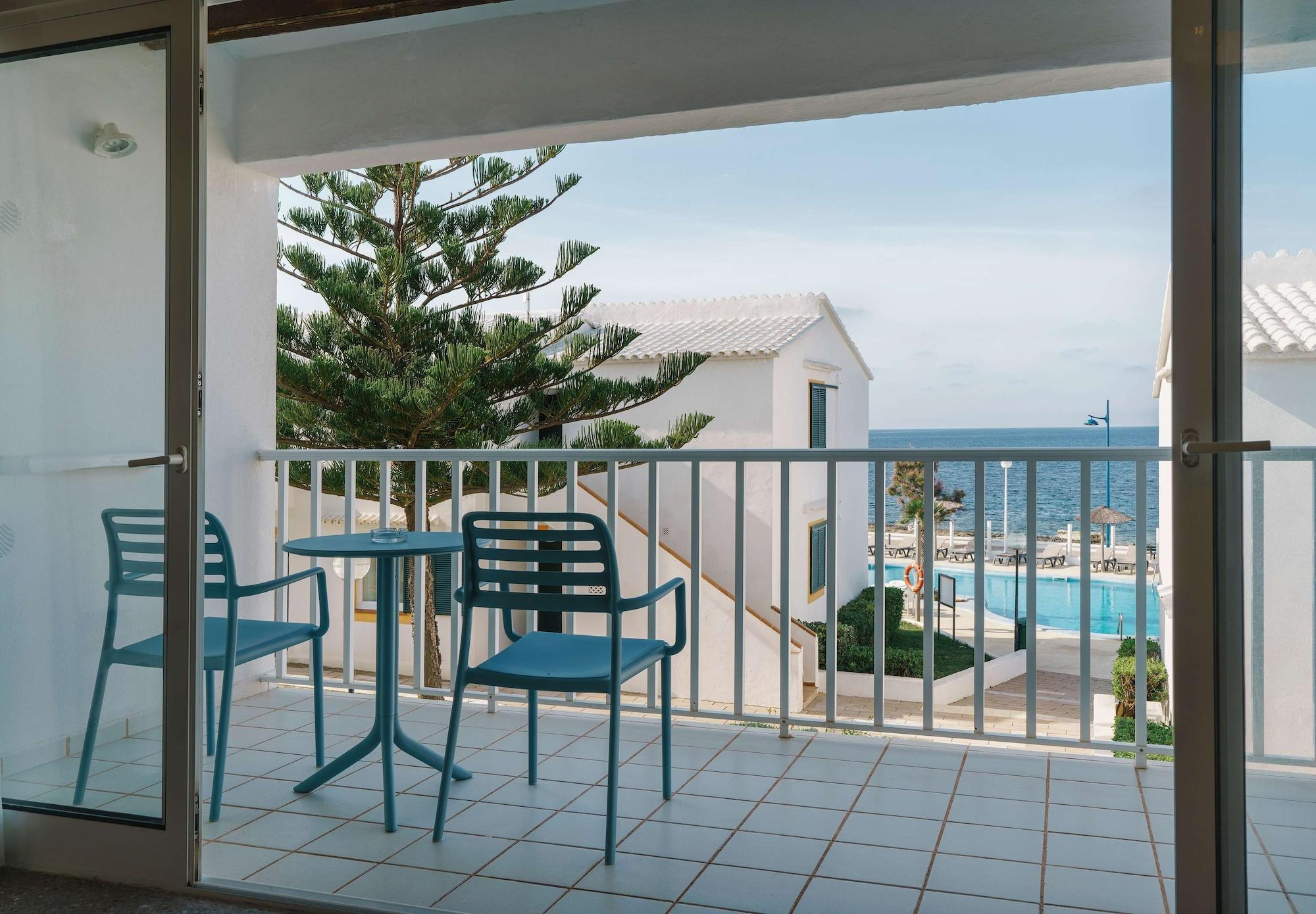 Habitación AluaSun Far Menorca Hotel