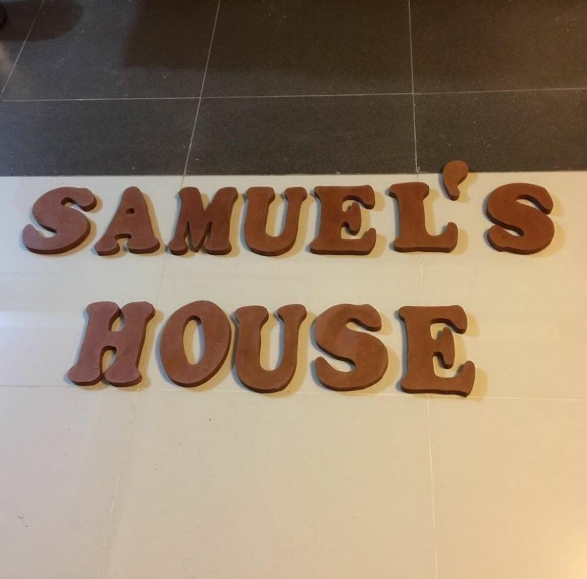 Vista Lobby Samuel's House