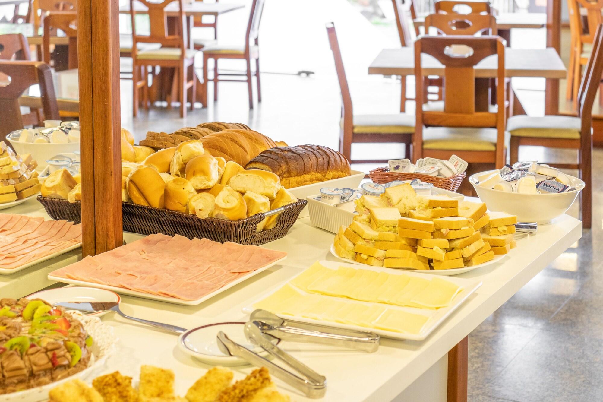 Restaurant Blumenau Tower by Castelo Itaipava