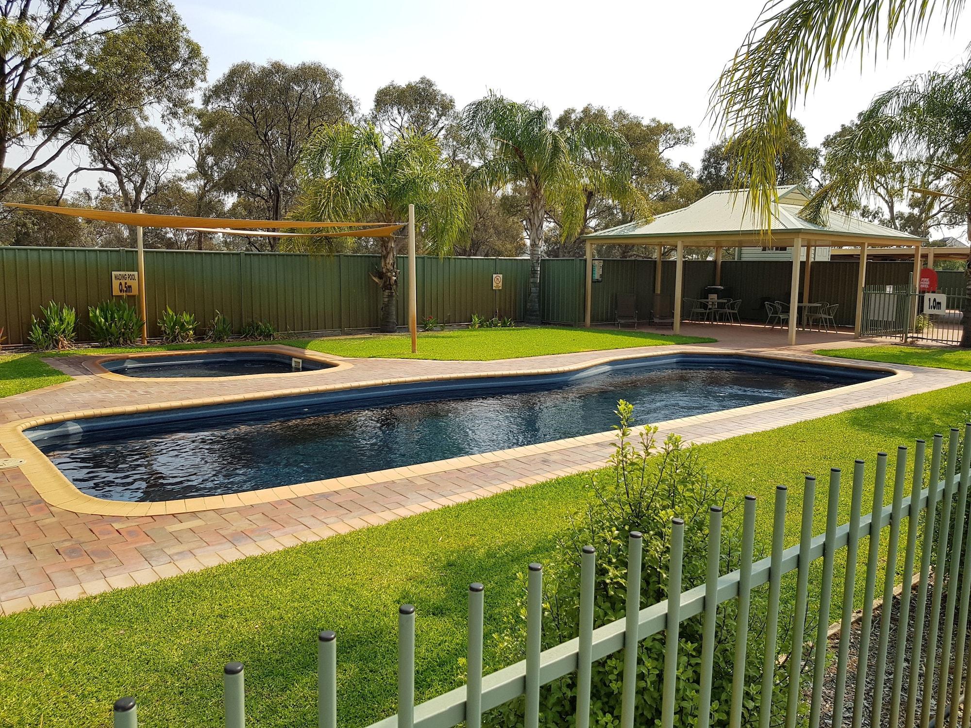 Vista Piscina cluBarham Golf Resort