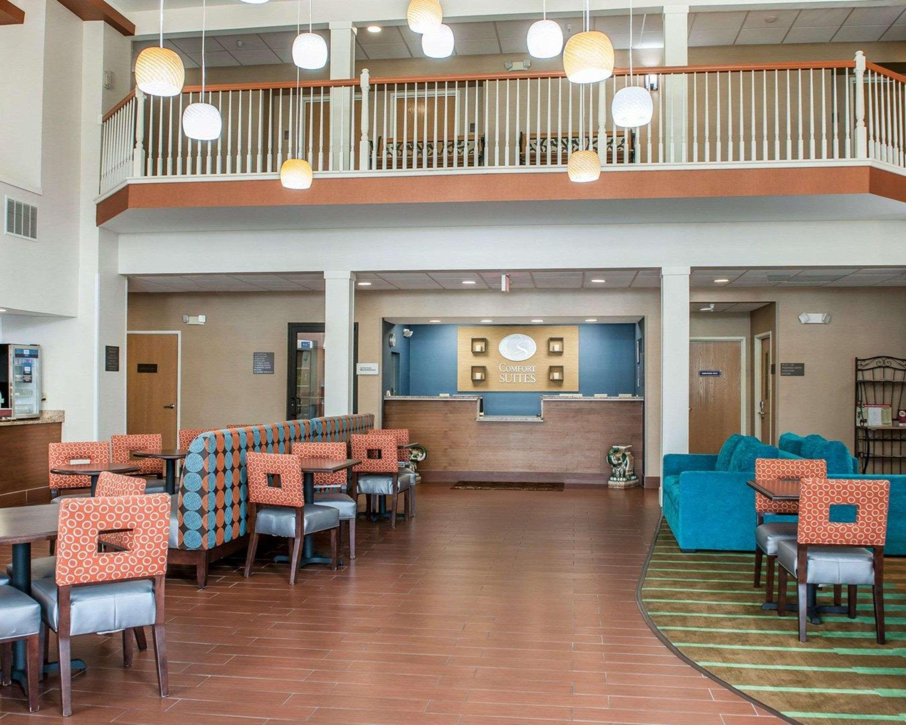 Vista Lobby Comfort Suites Elkhart North