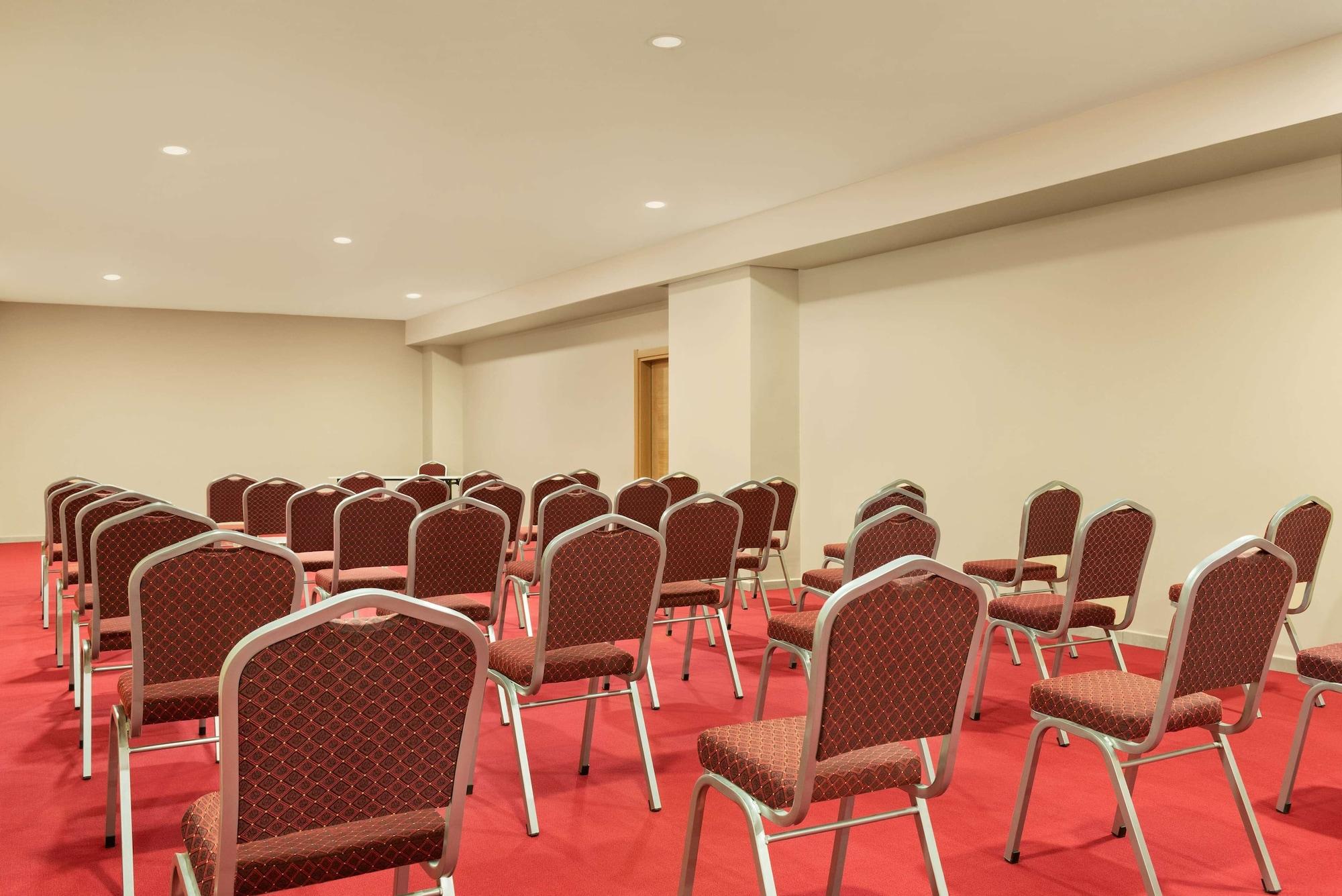 Sala de Reuniones Ramada by Wyndham Istanbul Sile