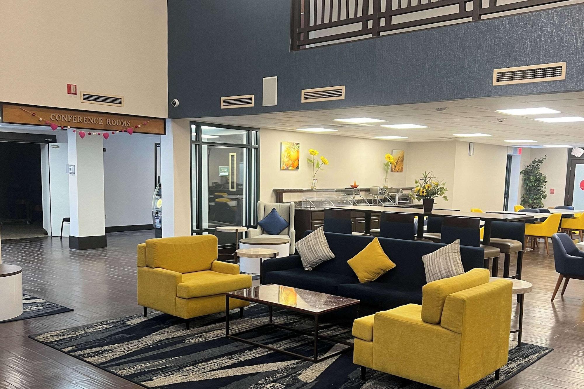 Vista Lobby Comfort Suites Near Casinos Norwich-Uncasville CT